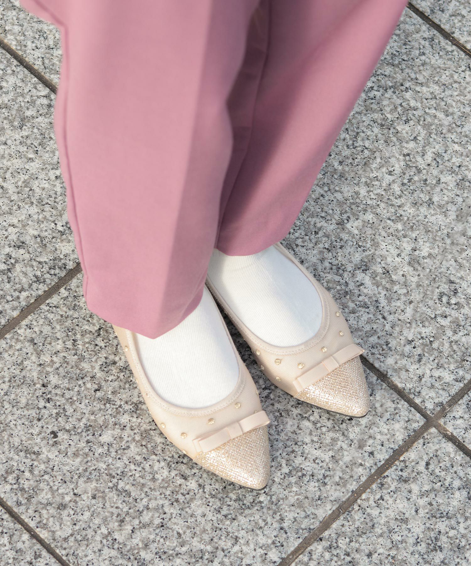 シースルードットのポイテッドトゥフラットパンプス