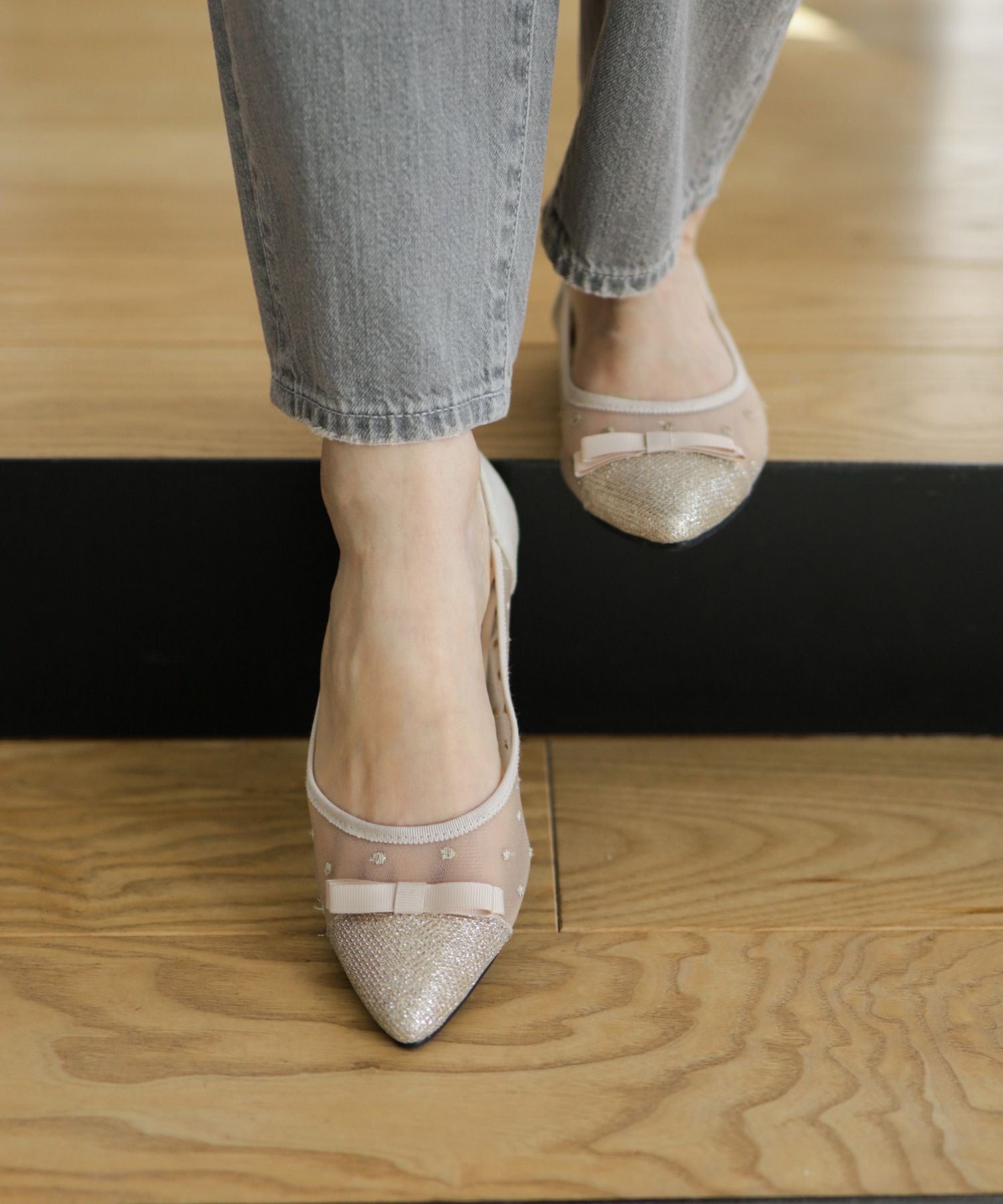 シースルードットのポイテッドトゥフラットパンプス