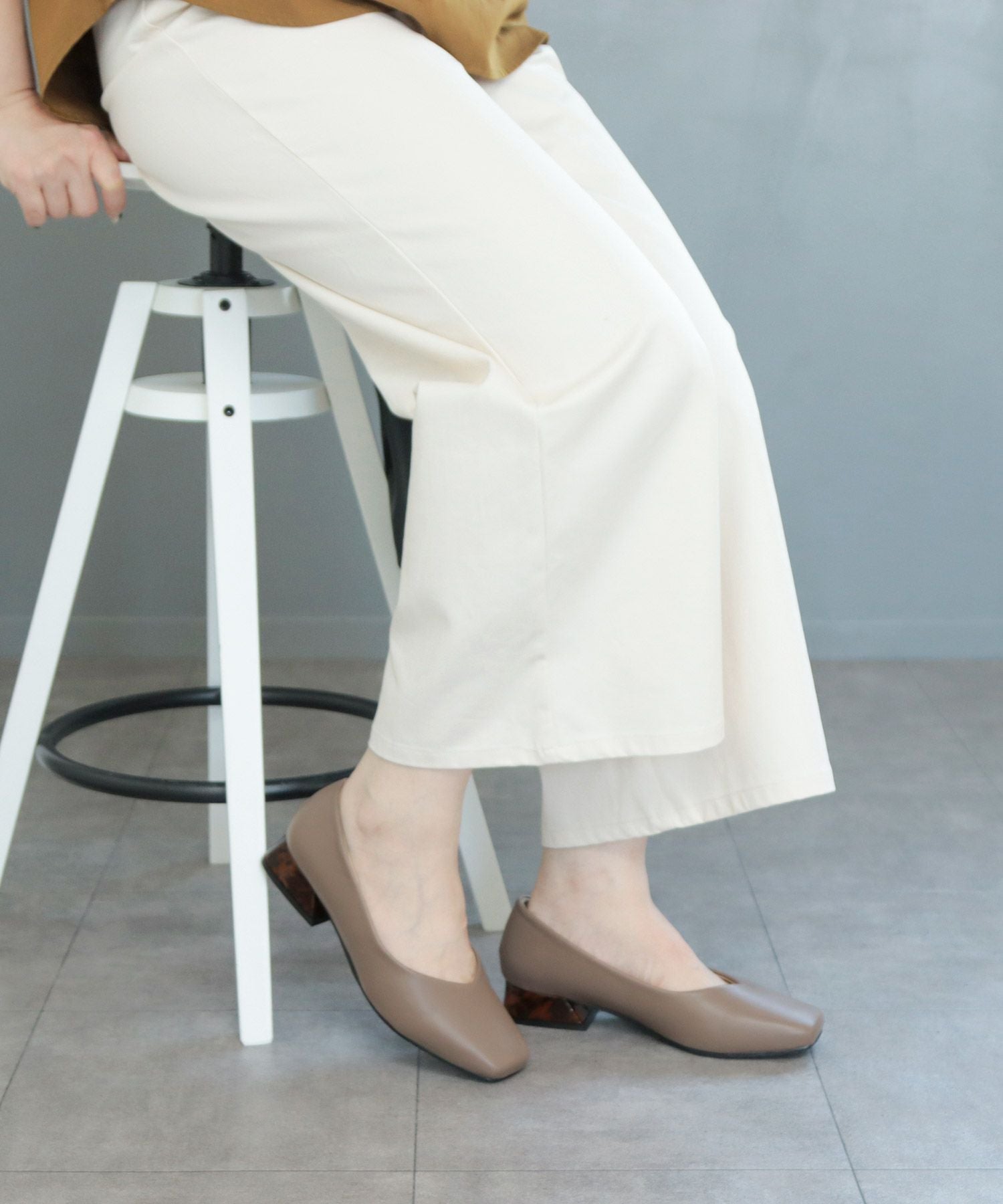 【4E幅広・大きいサイズ】【晴雨兼用】スクエアトゥフレアヒールパンプス