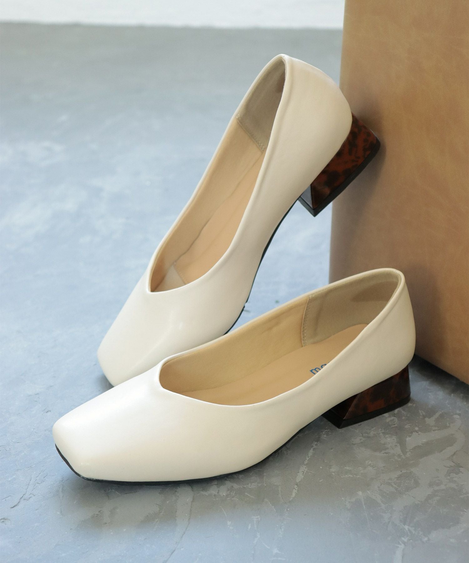 【4E幅広・大きいサイズ】【晴雨兼用】スクエアトゥフレアヒールパンプス