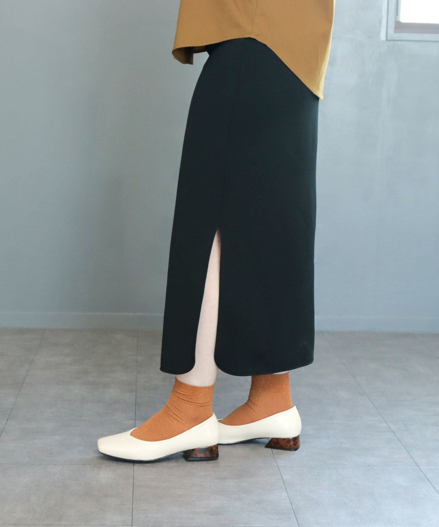 【4E幅広・大きいサイズ】【晴雨兼用】スクエアトゥフレアヒールパンプス