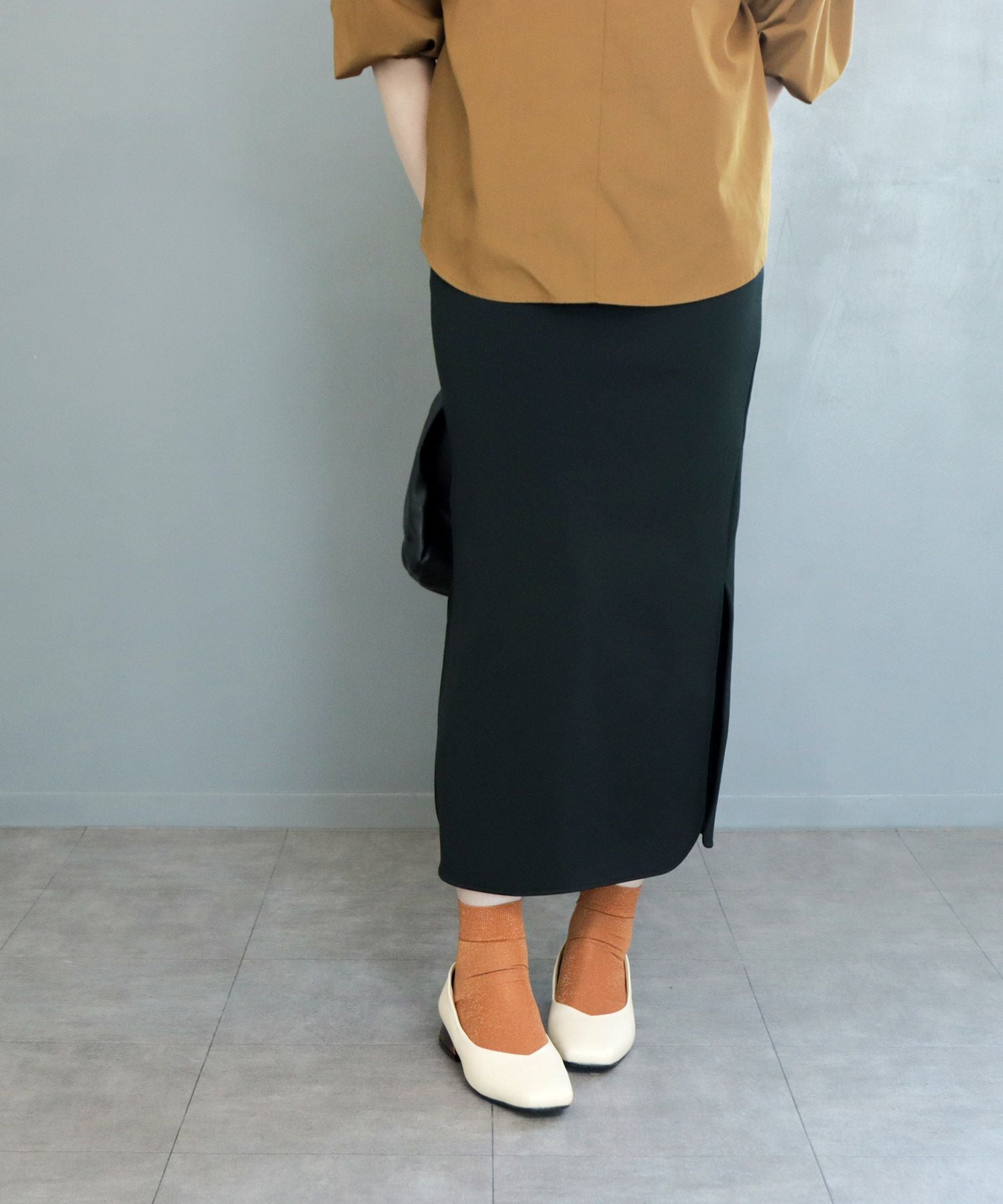 【4E幅広・大きいサイズ】【晴雨兼用】スクエアトゥフレアヒールパンプス