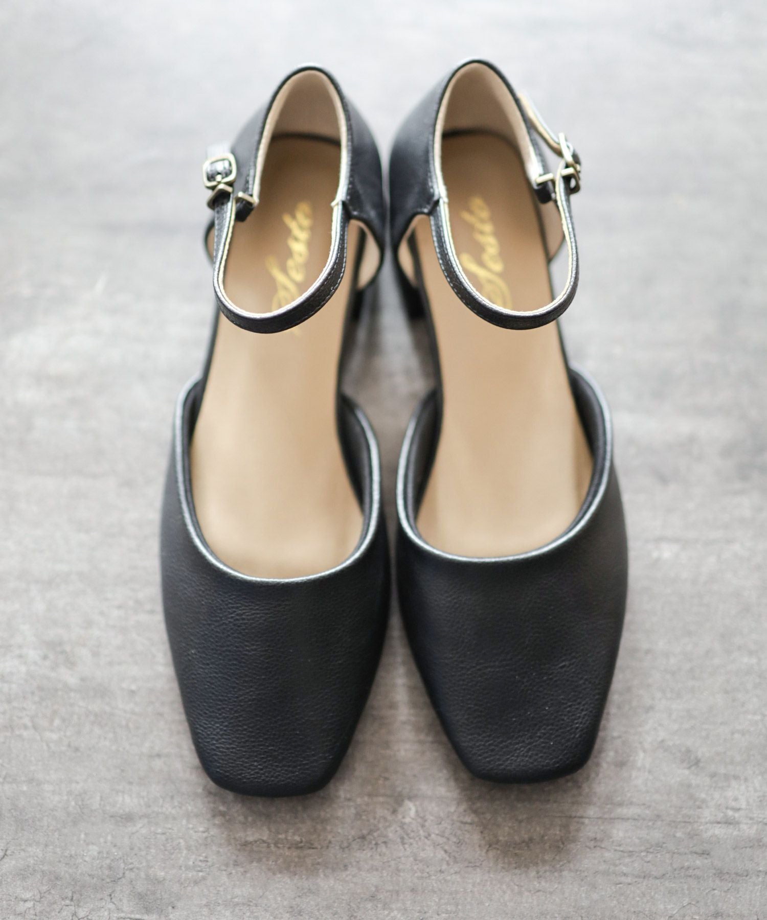 スクエアトゥアンクルストラップローヒールパンプス | SESTO(セスト