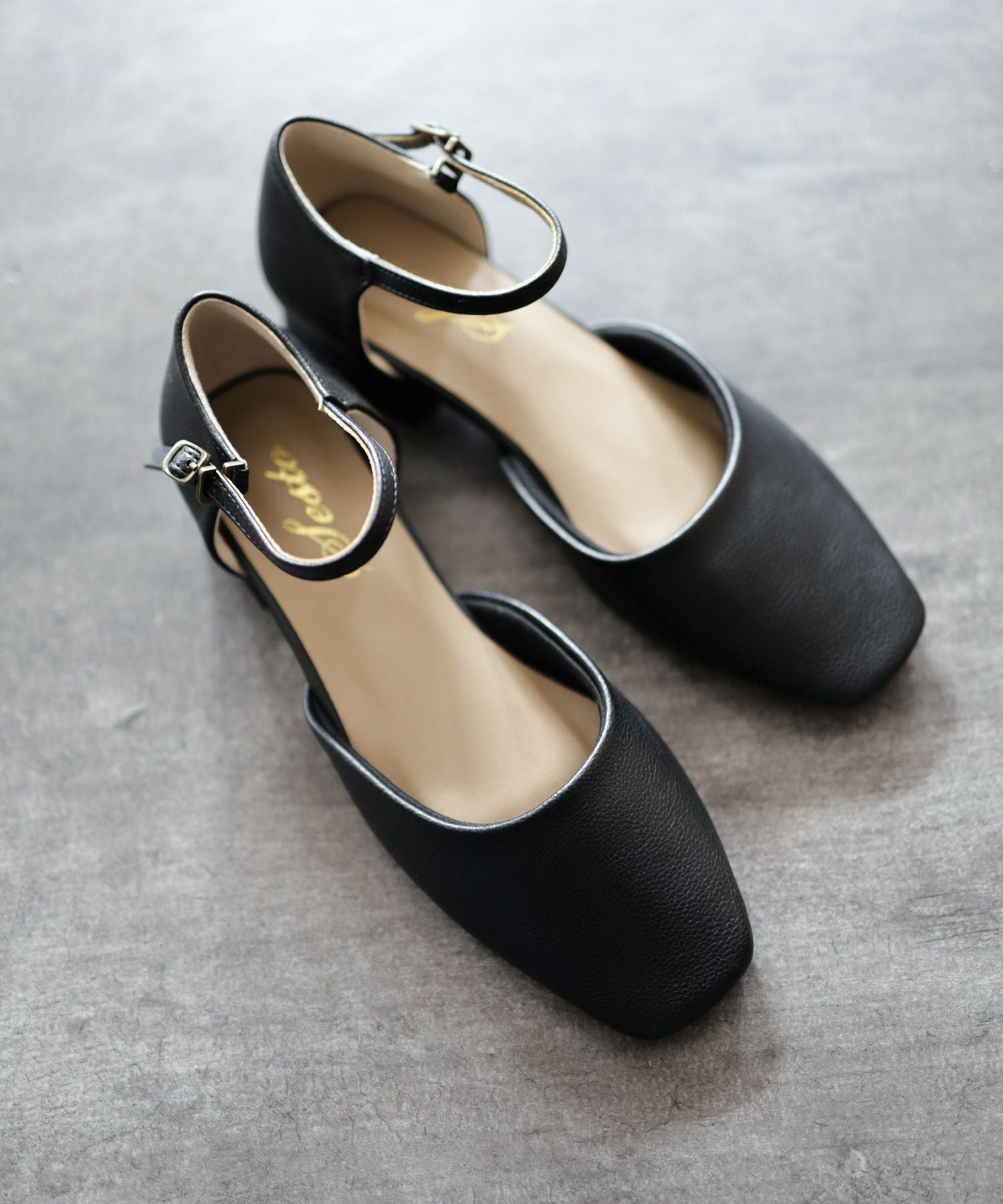 スクエアトゥアンクルストラップローヒールパンプス | SESTO(セスト