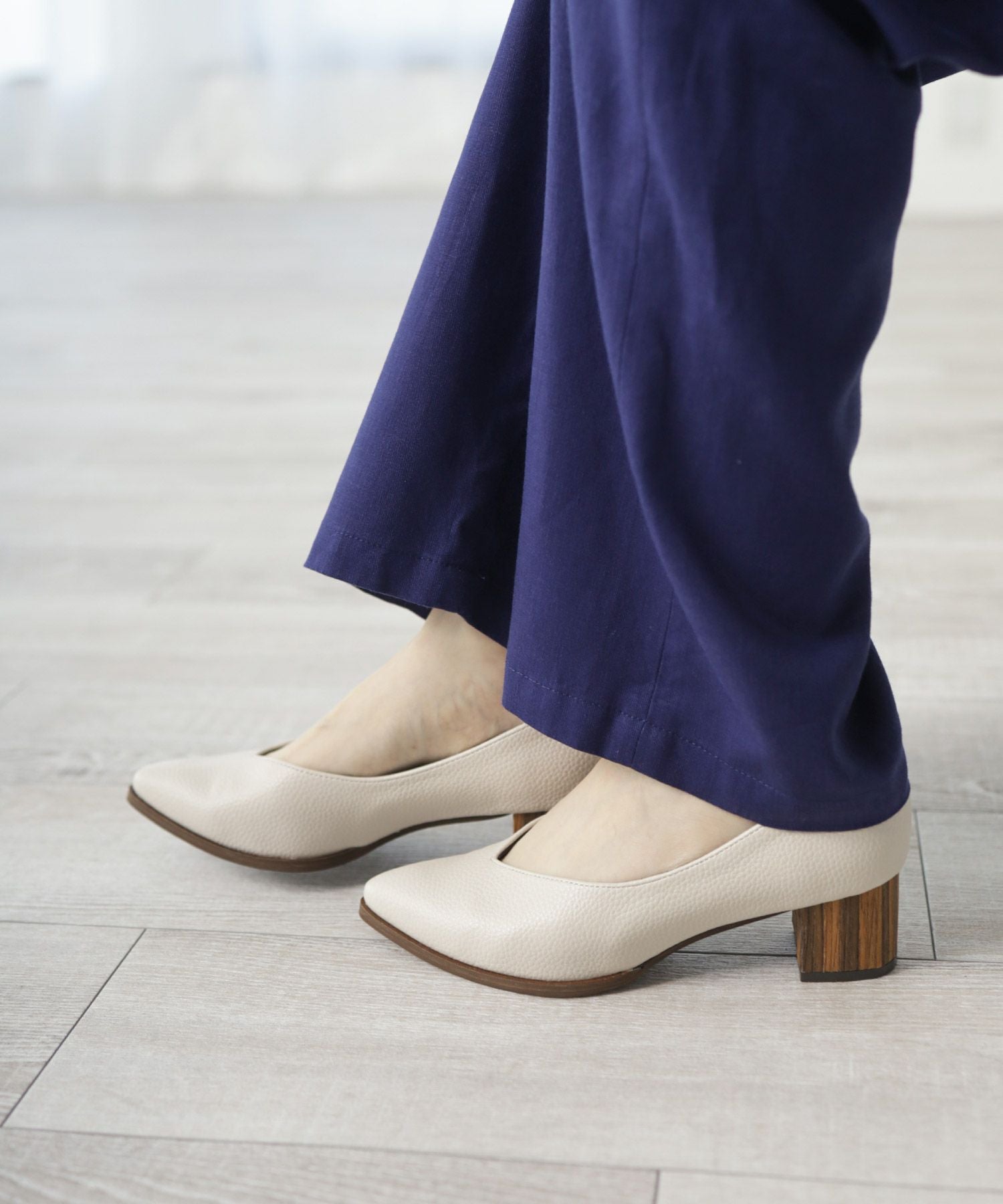 革ピース×ウッドヒールのポインテッドトゥパンプス▲返品交換不可