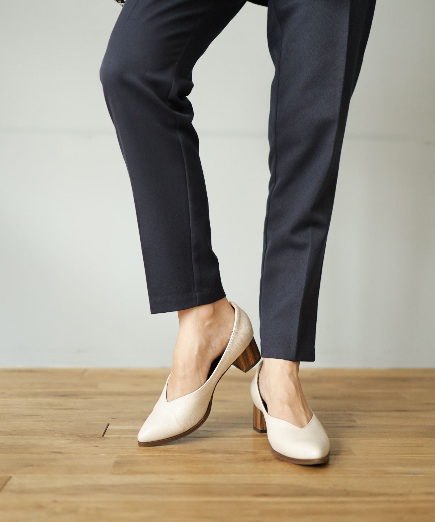 革ピース×ウッドヒールのポインテッドトゥパンプス▲返品交換不可