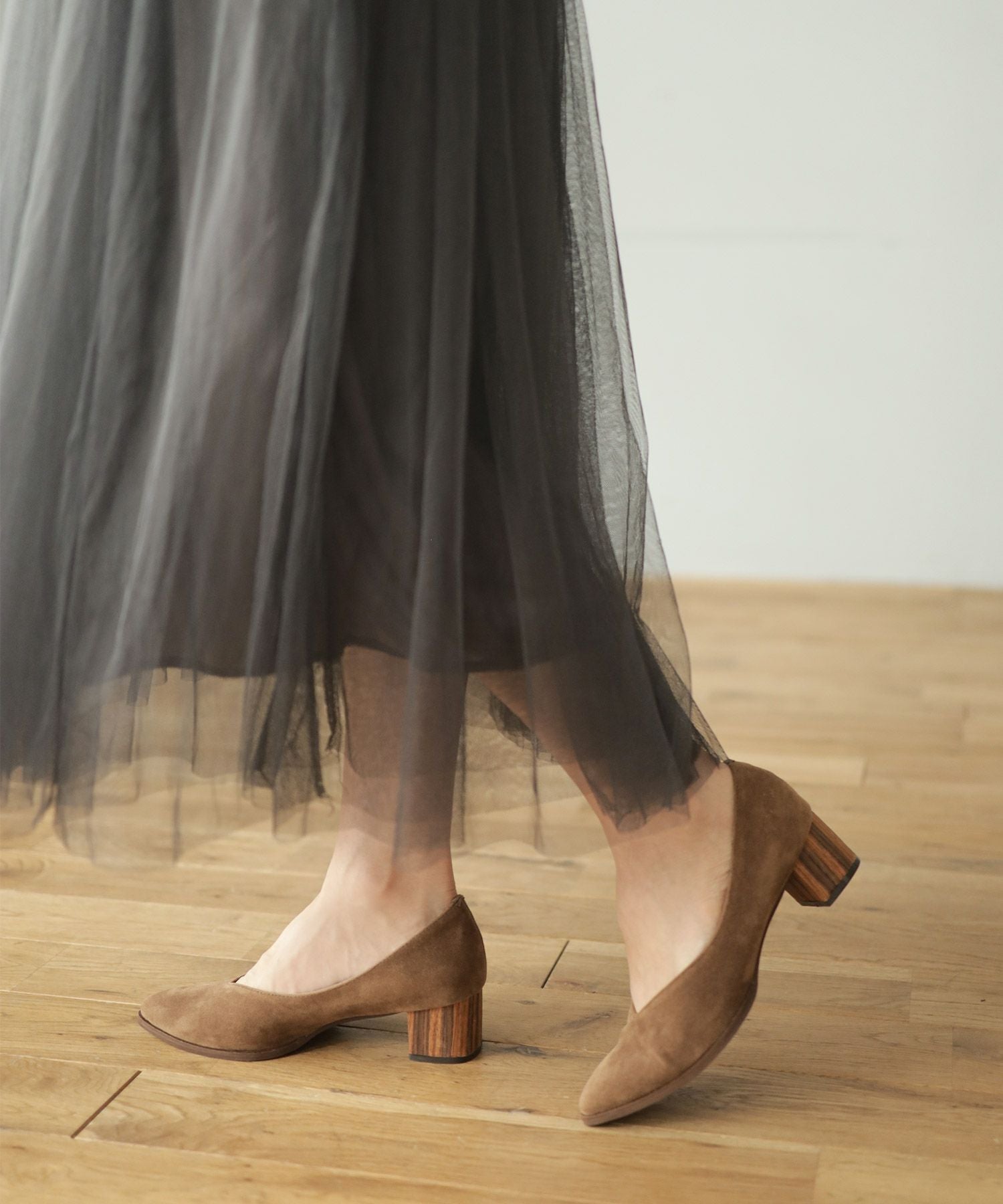 革ピース×ウッドヒールのポインテッドトゥパンプス▲返品交換不可