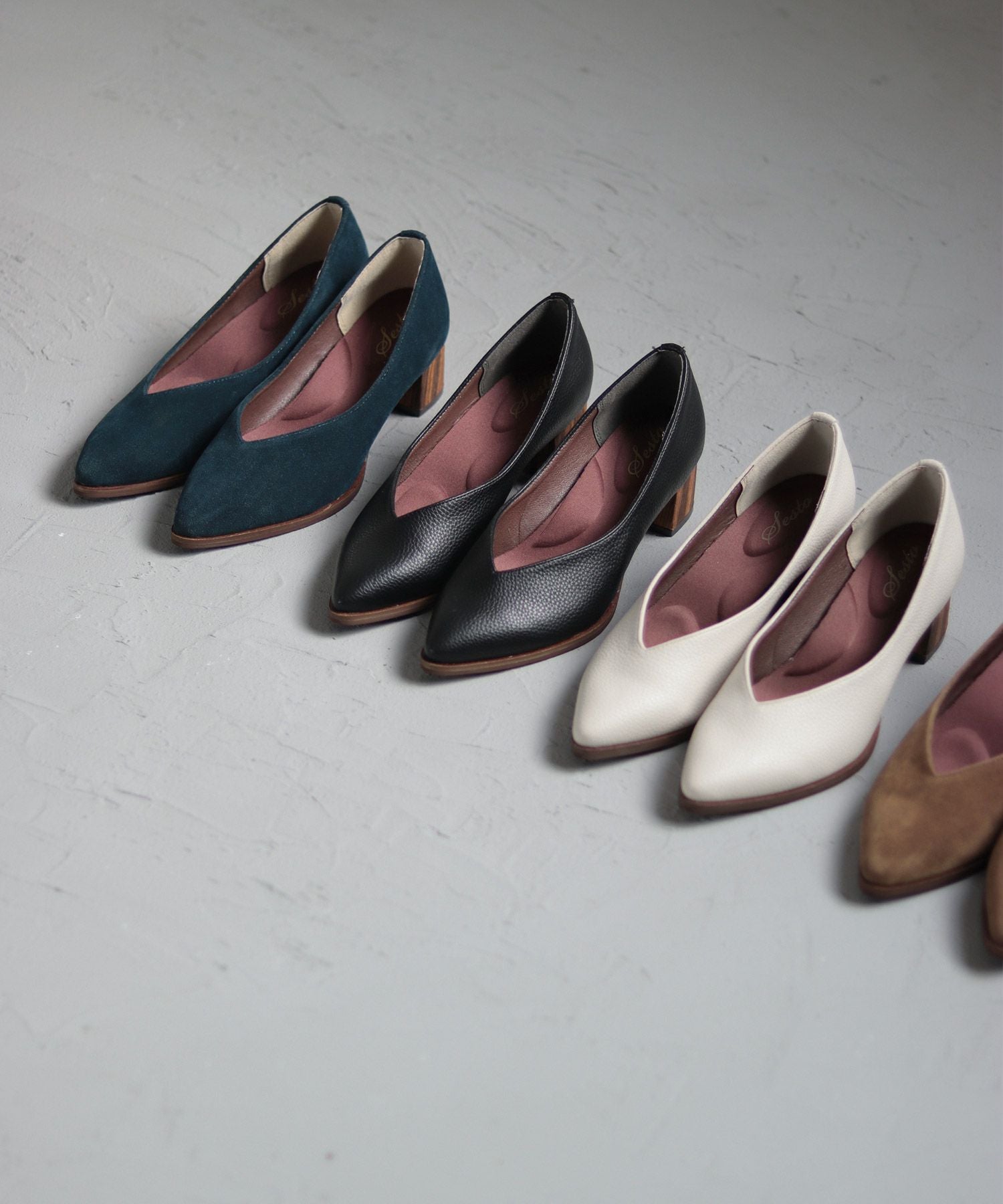 革ピース×ウッドヒールのポインテッドトゥパンプス▲返品交換不可