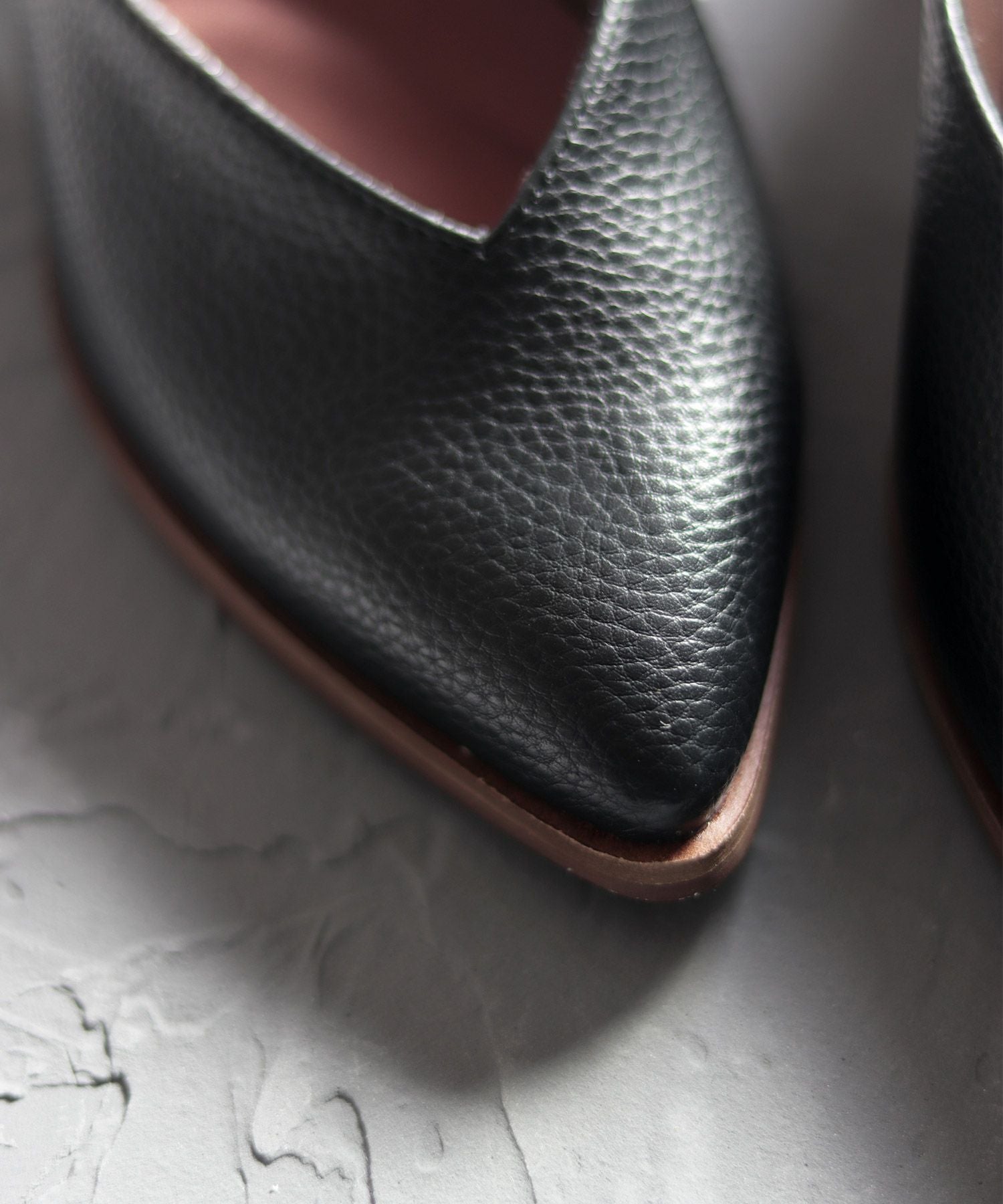 革ピース×ウッドヒールのポインテッドトゥパンプス▲返品交換不可