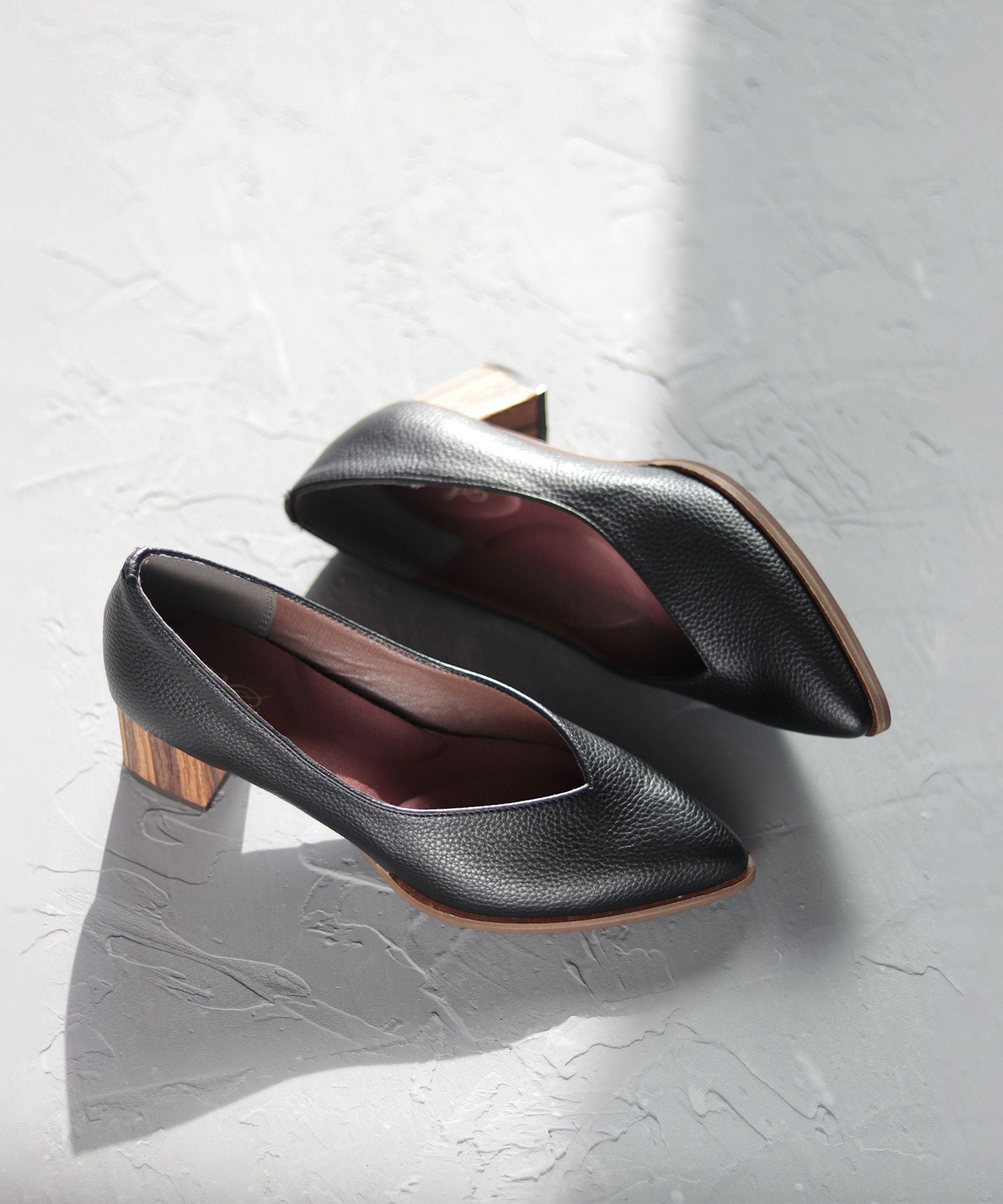 革ピース×ウッドヒールのポインテッドトゥパンプス▲返品交換不可