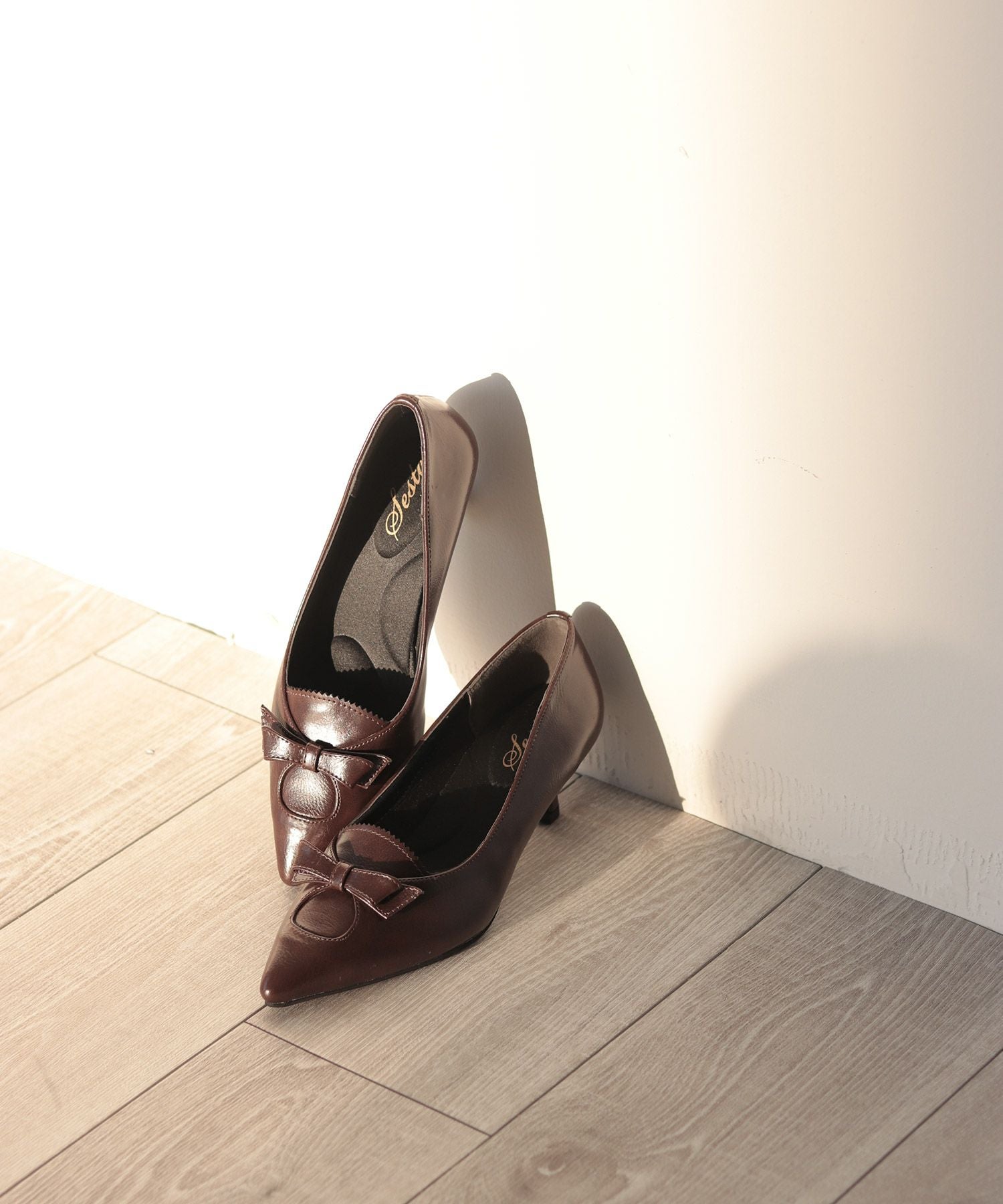 リボン付きキトゥンヒールクラシカルパンプス