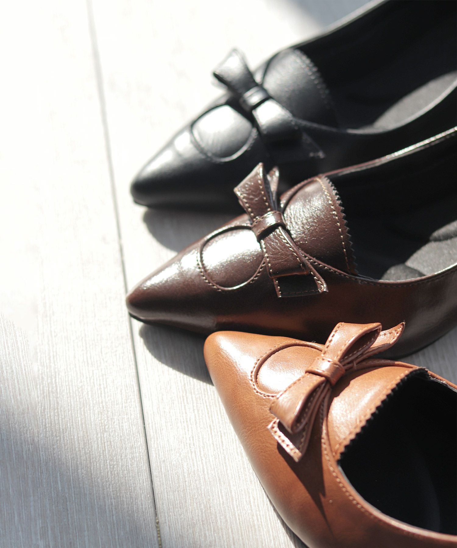 リボン付きキトゥンヒールクラシカルパンプス