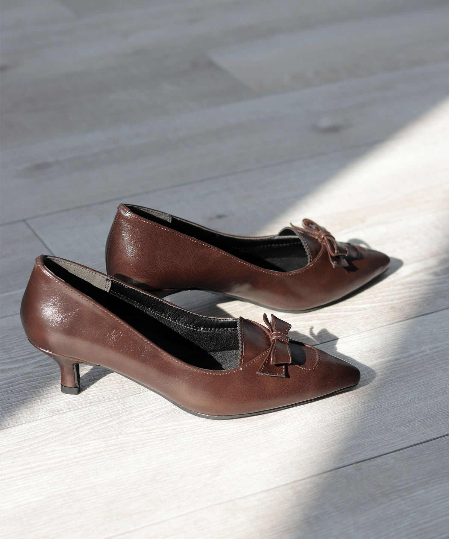 リボン付きキトゥンヒールクラシカルパンプス