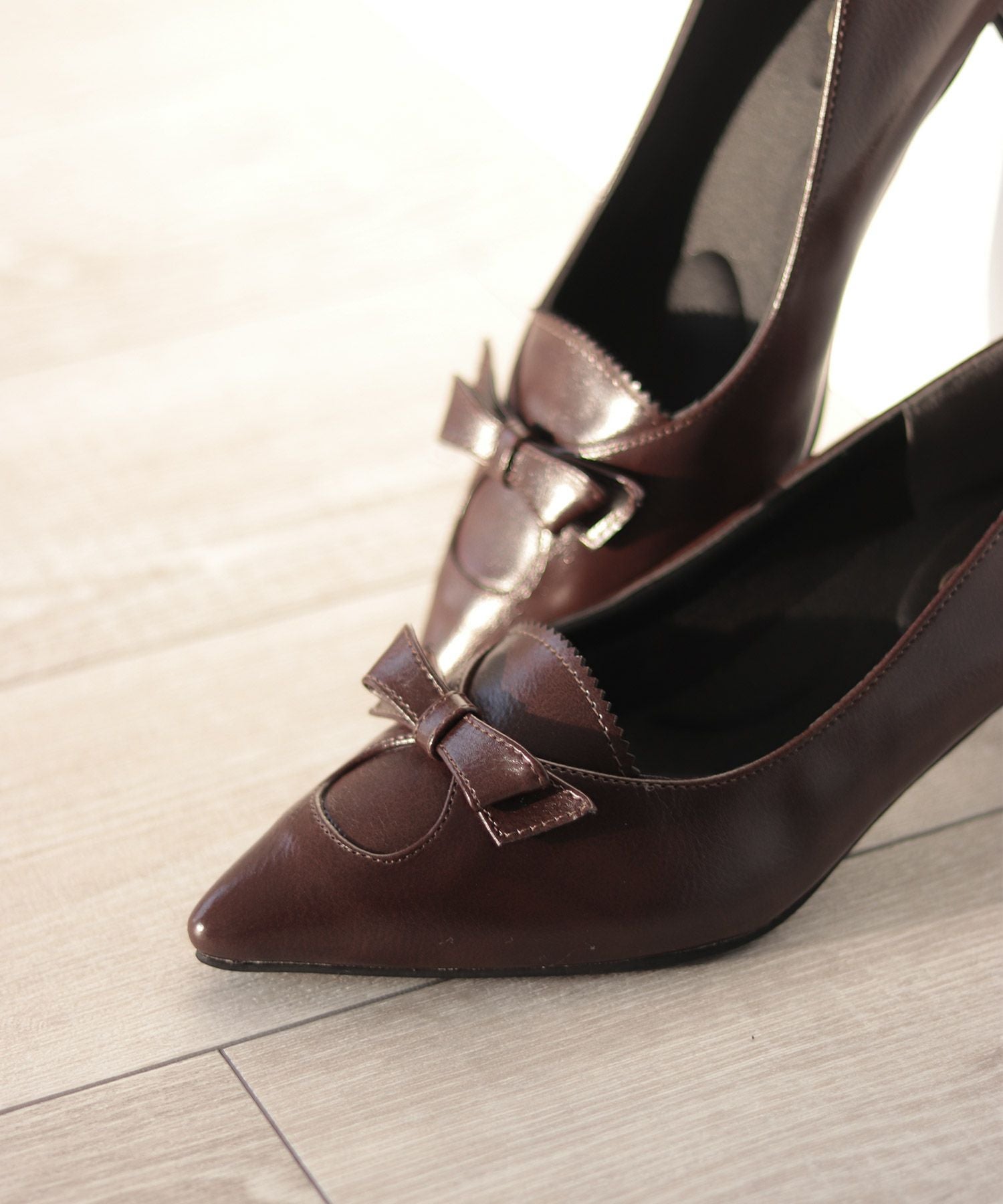 リボン付きキトゥンヒールクラシカルパンプス