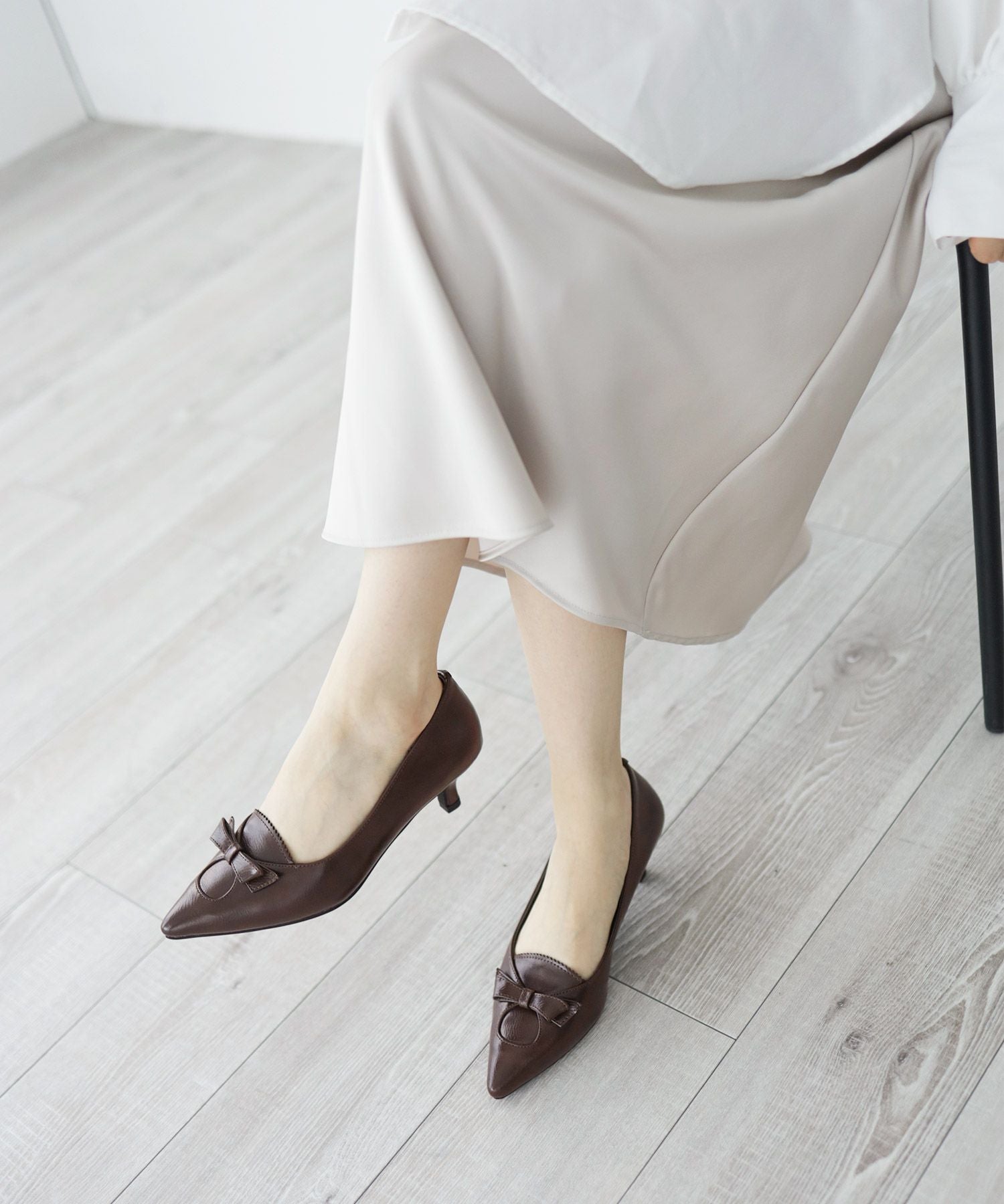 リボン付きキトゥンヒールクラシカルパンプス