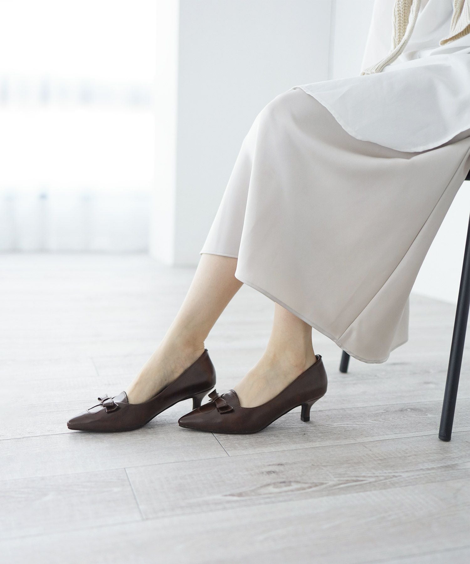 リボン付きキトゥンヒールクラシカルパンプス