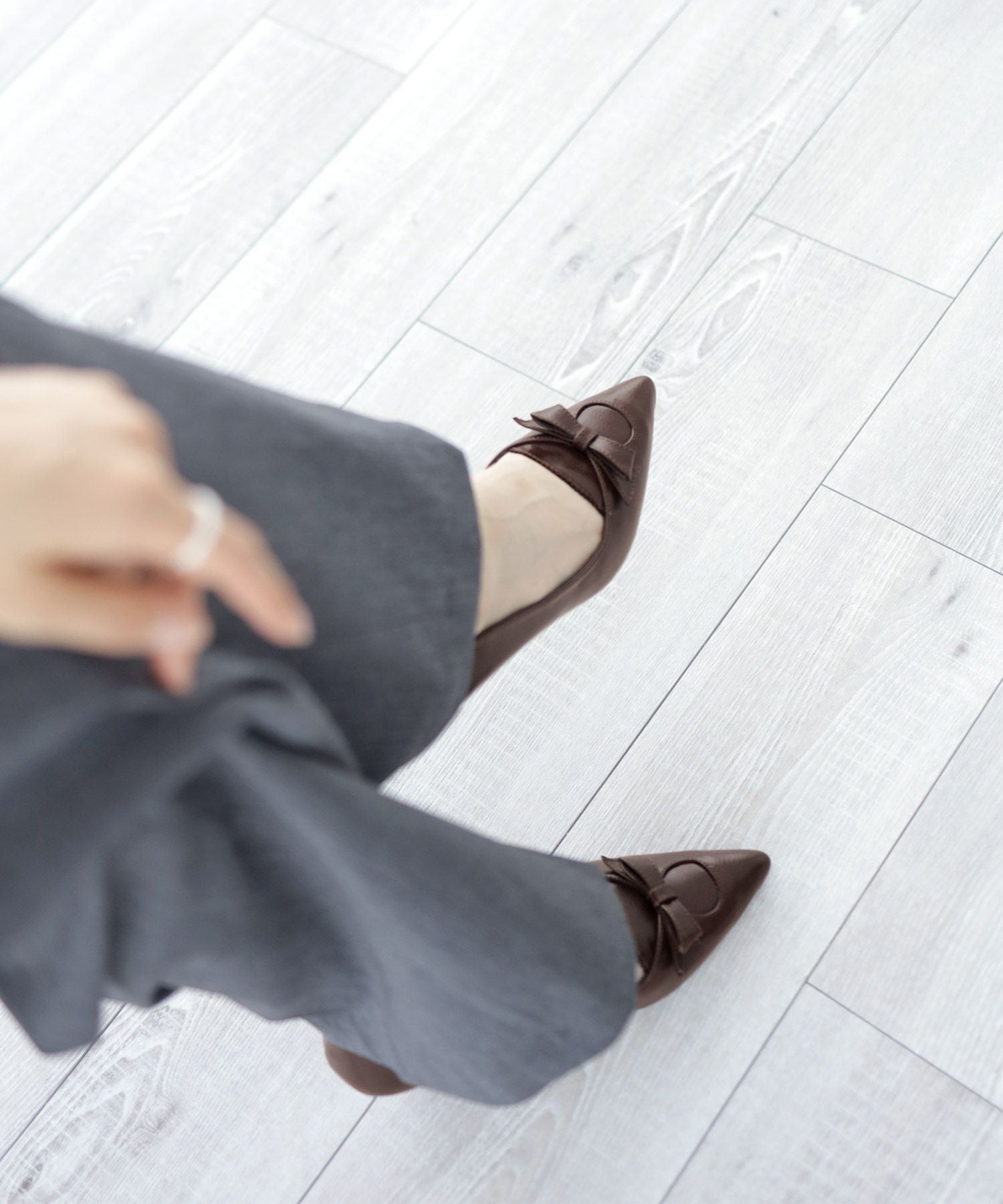 リボン付きキトゥンヒールクラシカルパンプス