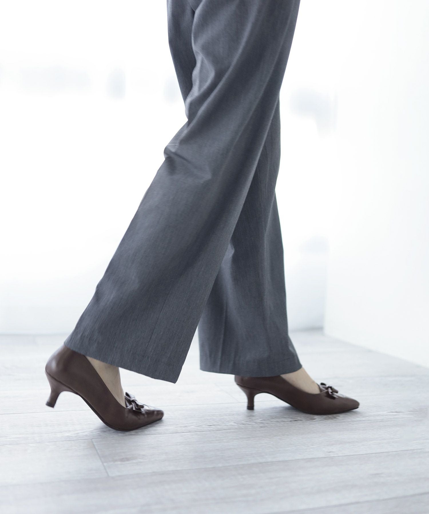 リボン付きキトゥンヒールクラシカルパンプス