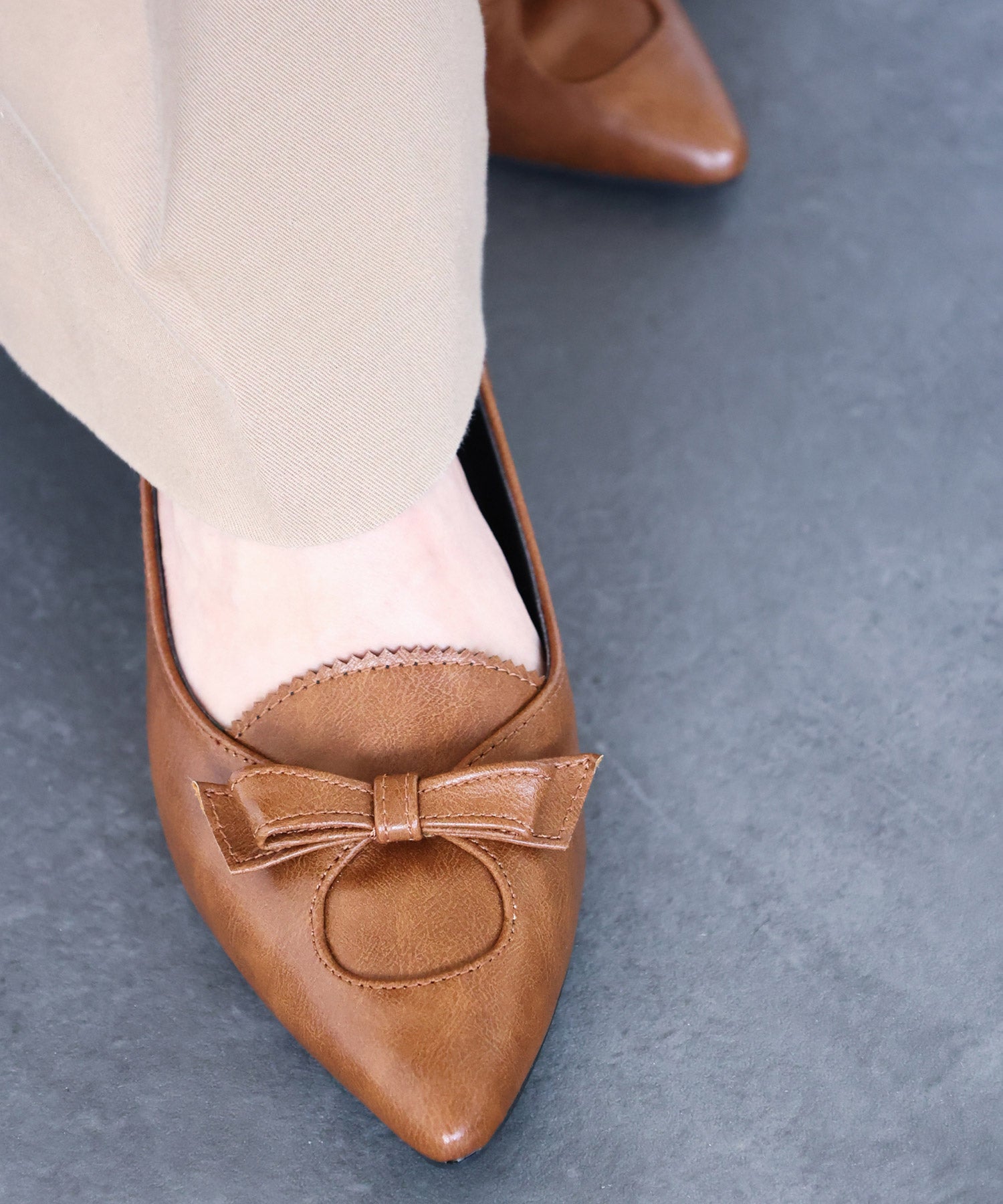 リボン付きキトゥンヒールクラシカルパンプス 一部5月中旬入荷予定