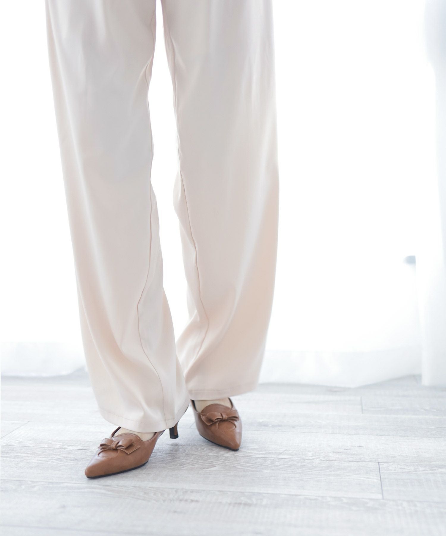 リボン付きキトゥンヒールクラシカルパンプス