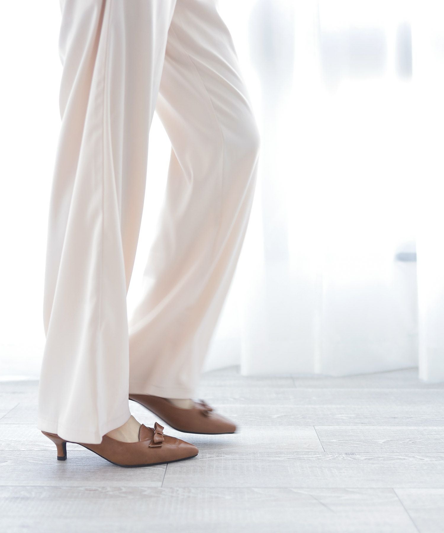 リボン付きキトゥンヒールクラシカルパンプス