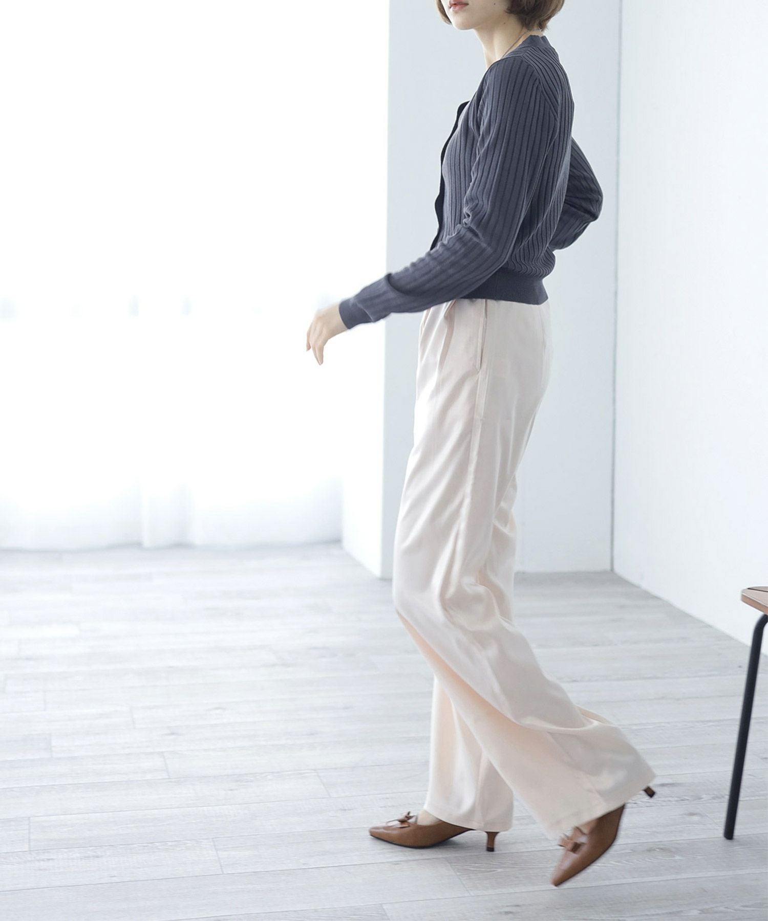 リボン付きキトゥンヒールクラシカルパンプス