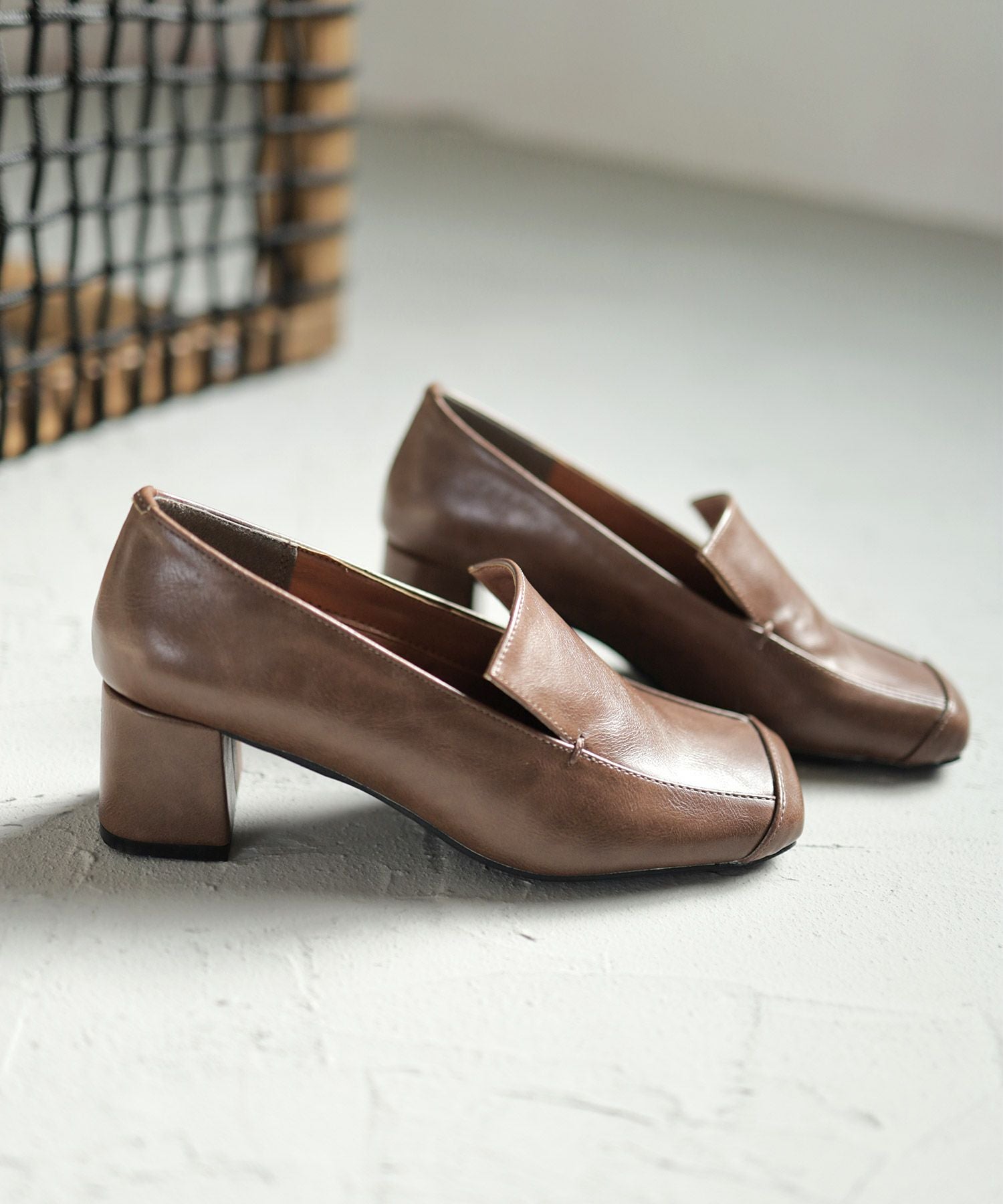 チャンキーヒールスクエアトゥローファーパンプス▲返品交換不可