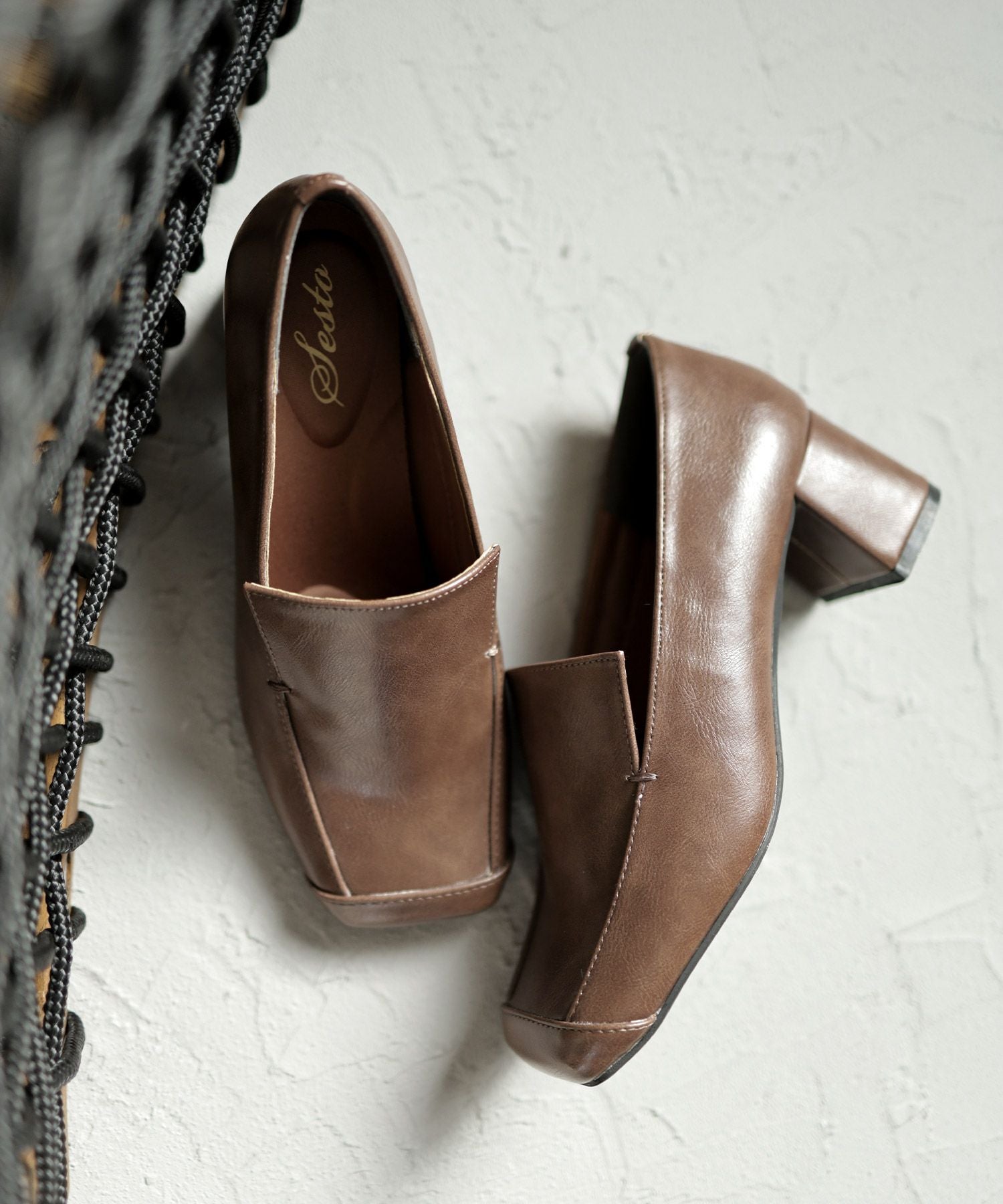 チャンキーヒールスクエアトゥローファーパンプス△返品交換不可