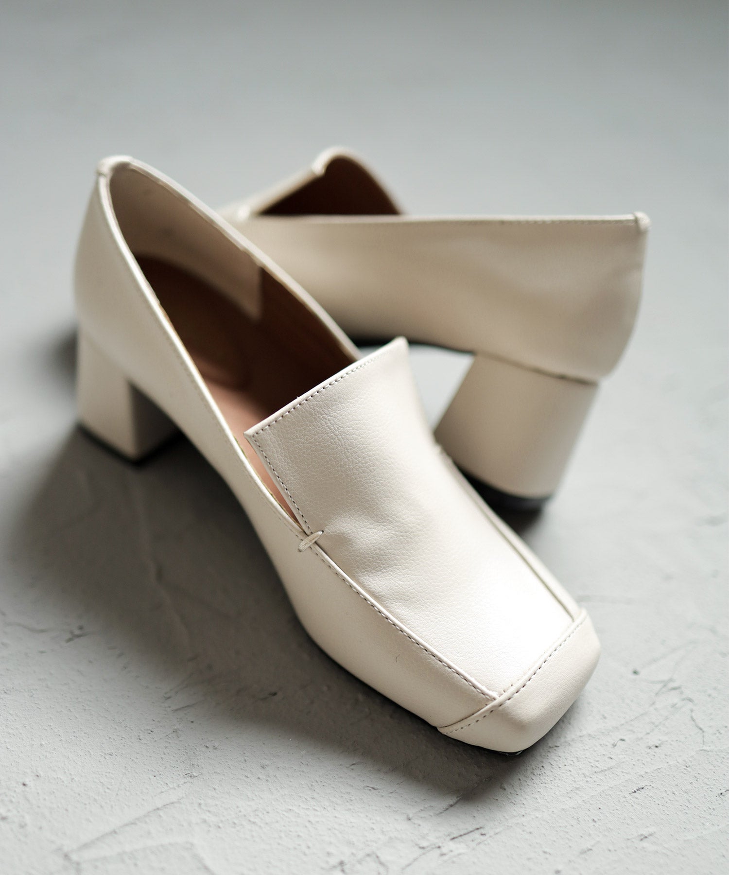 チャンキーヒールスクエアトゥローファーパンプス▲返品交換不可