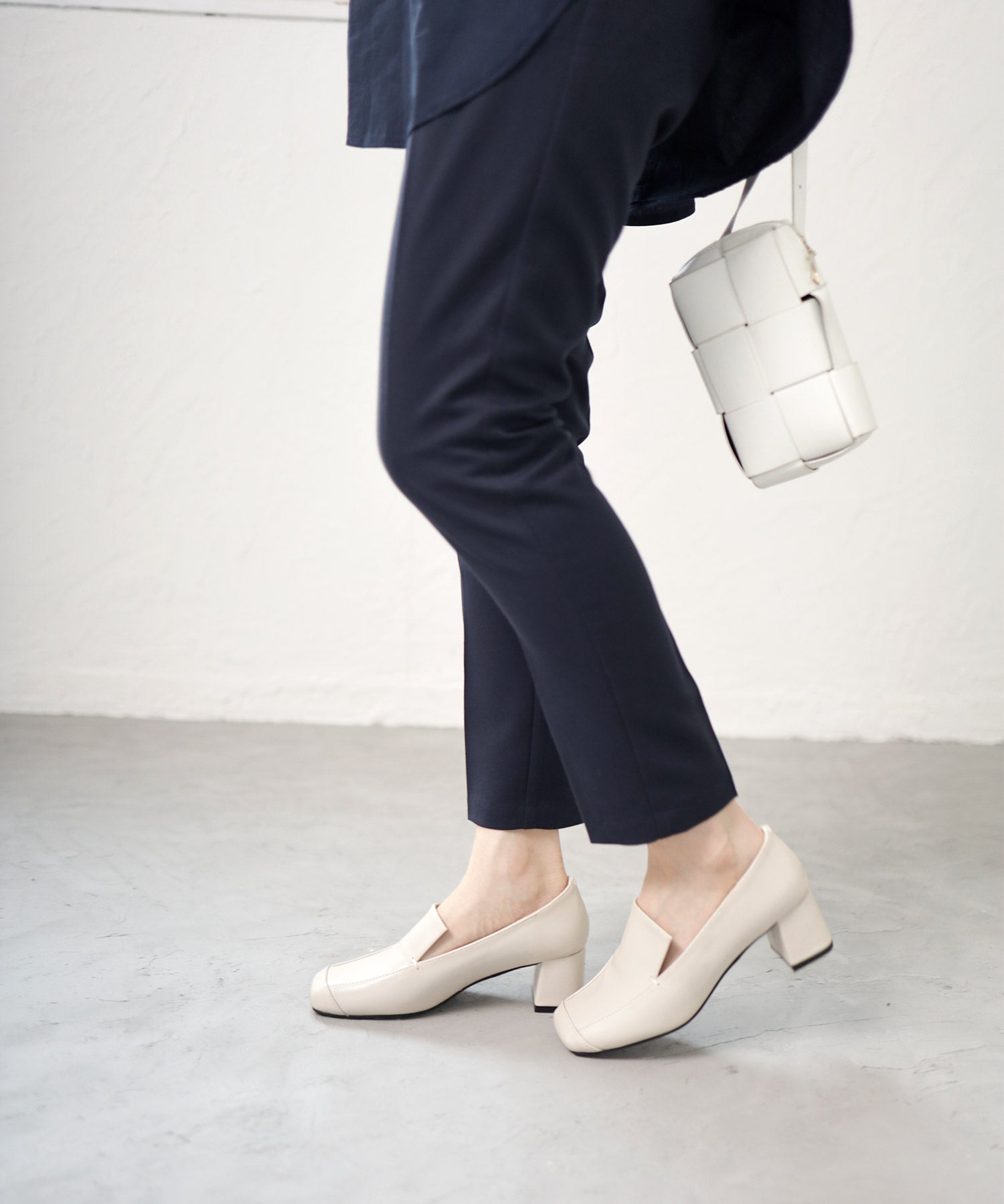 チャンキーヒールスクエアトゥローファーパンプス△返品交換不可