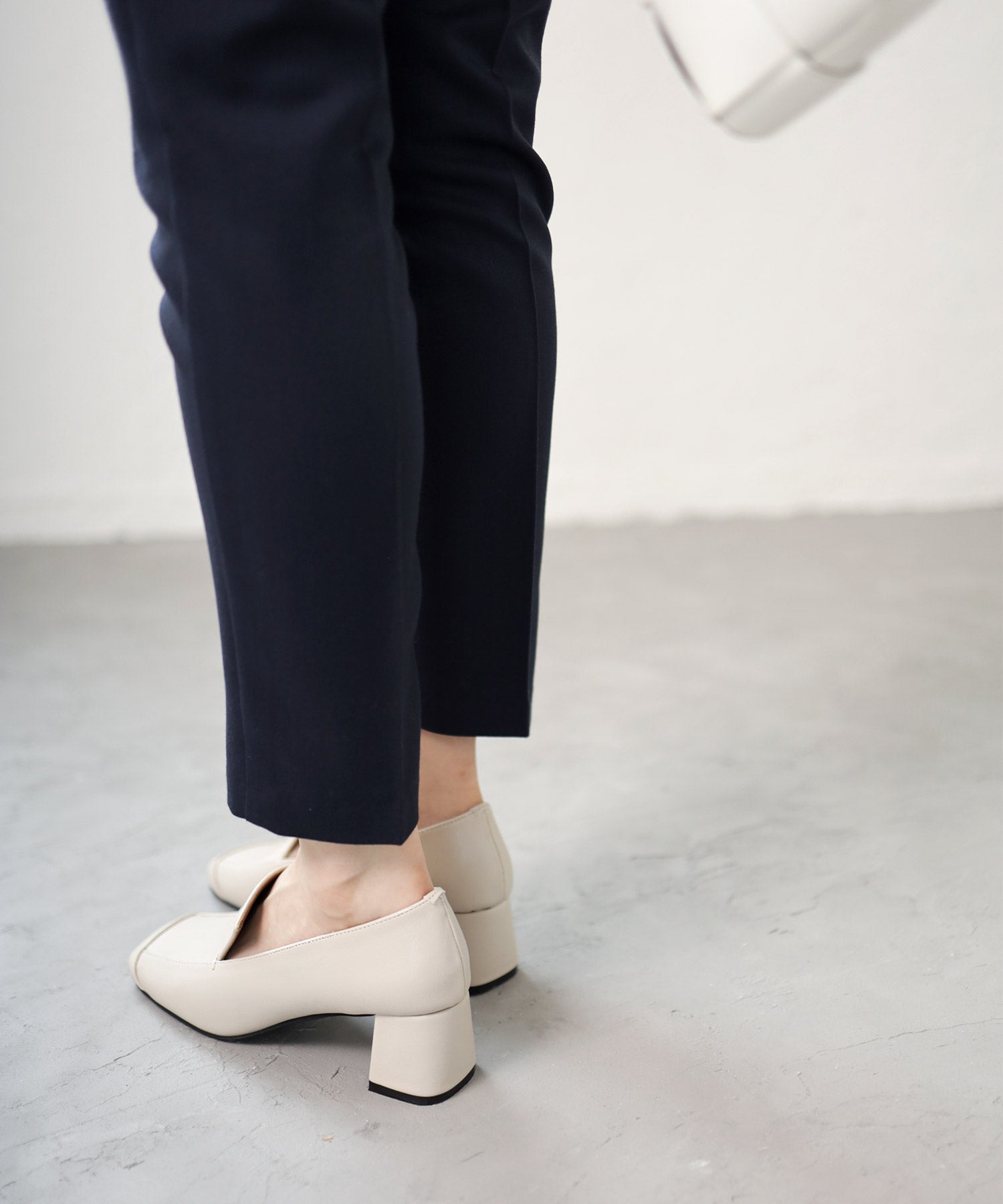 チャンキーヒールスクエアトゥローファーパンプス▲返品交換不可