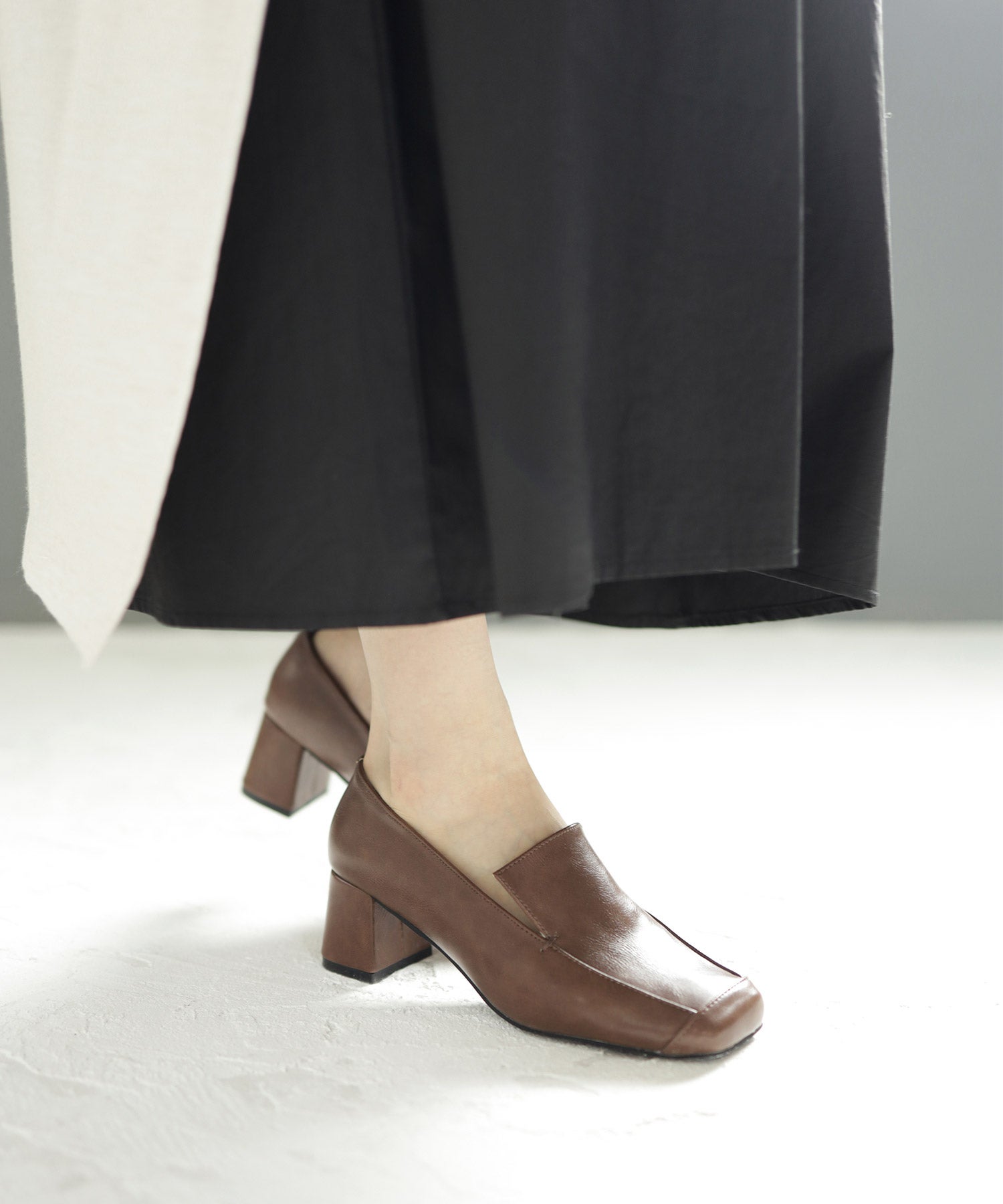 チャンキーヒールスクエアトゥローファーパンプス▲返品交換不可