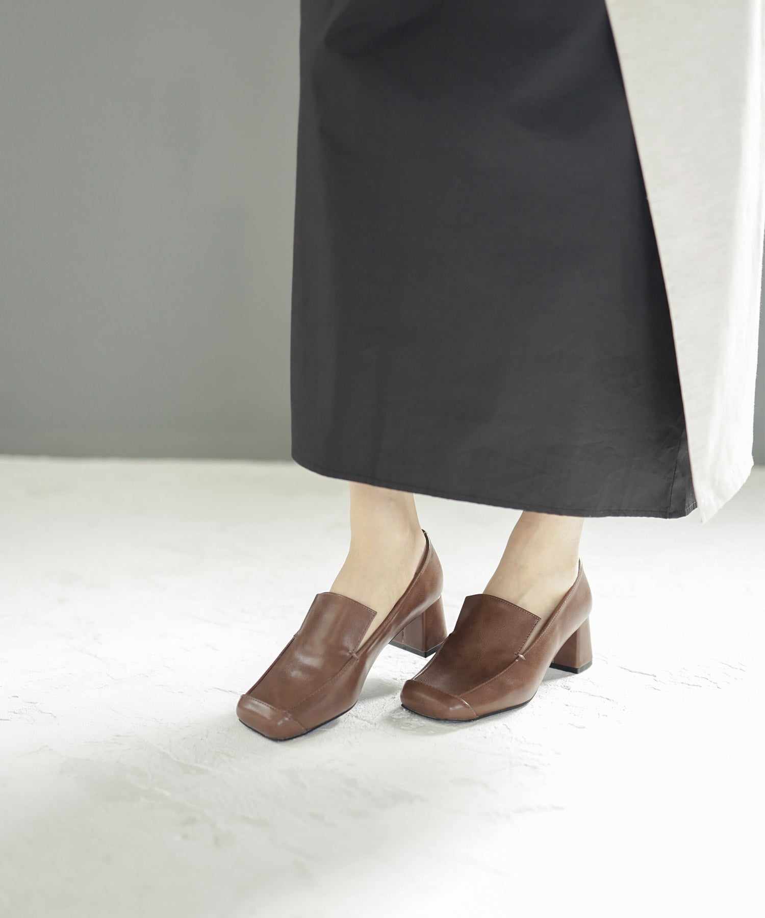 チャンキーヒールスクエアトゥローファーパンプス▲返品交換不可