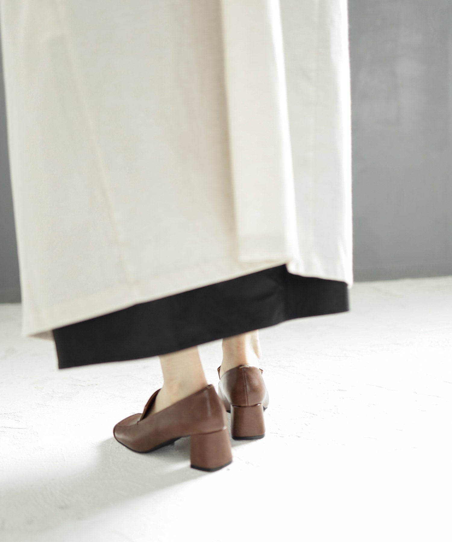 チャンキーヒールスクエアトゥローファーパンプス▲返品交換不可