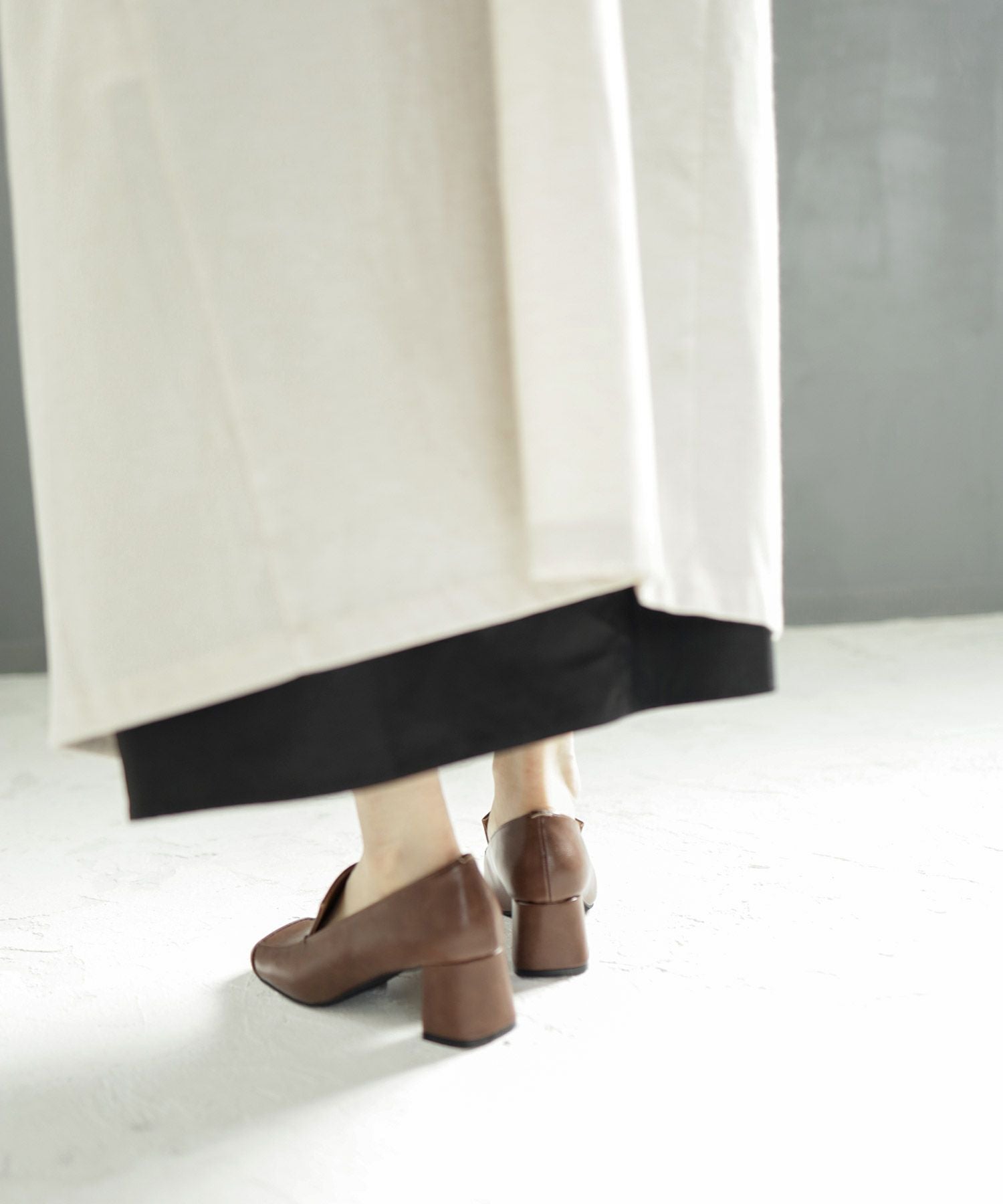 チャンキーヒールスクエアトゥローファーパンプス▲返品交換不可