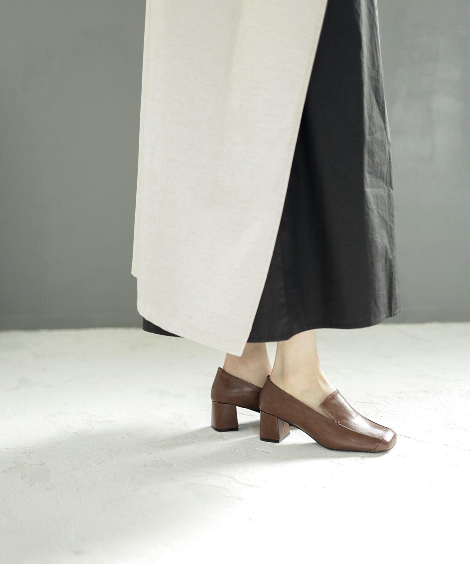 チャンキーヒールスクエアトゥローファーパンプス▲返品交換不可