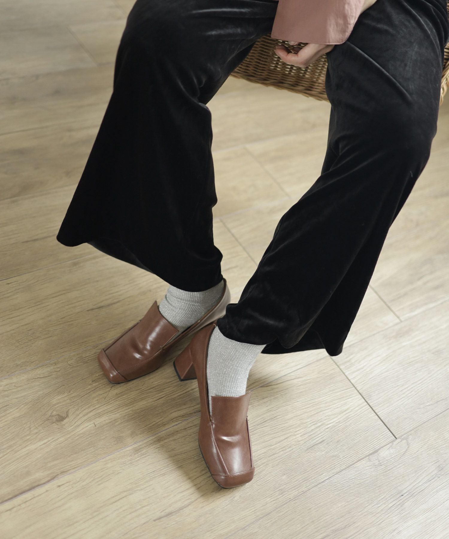 チャンキーヒールスクエアトゥローファーパンプス▲返品交換不可