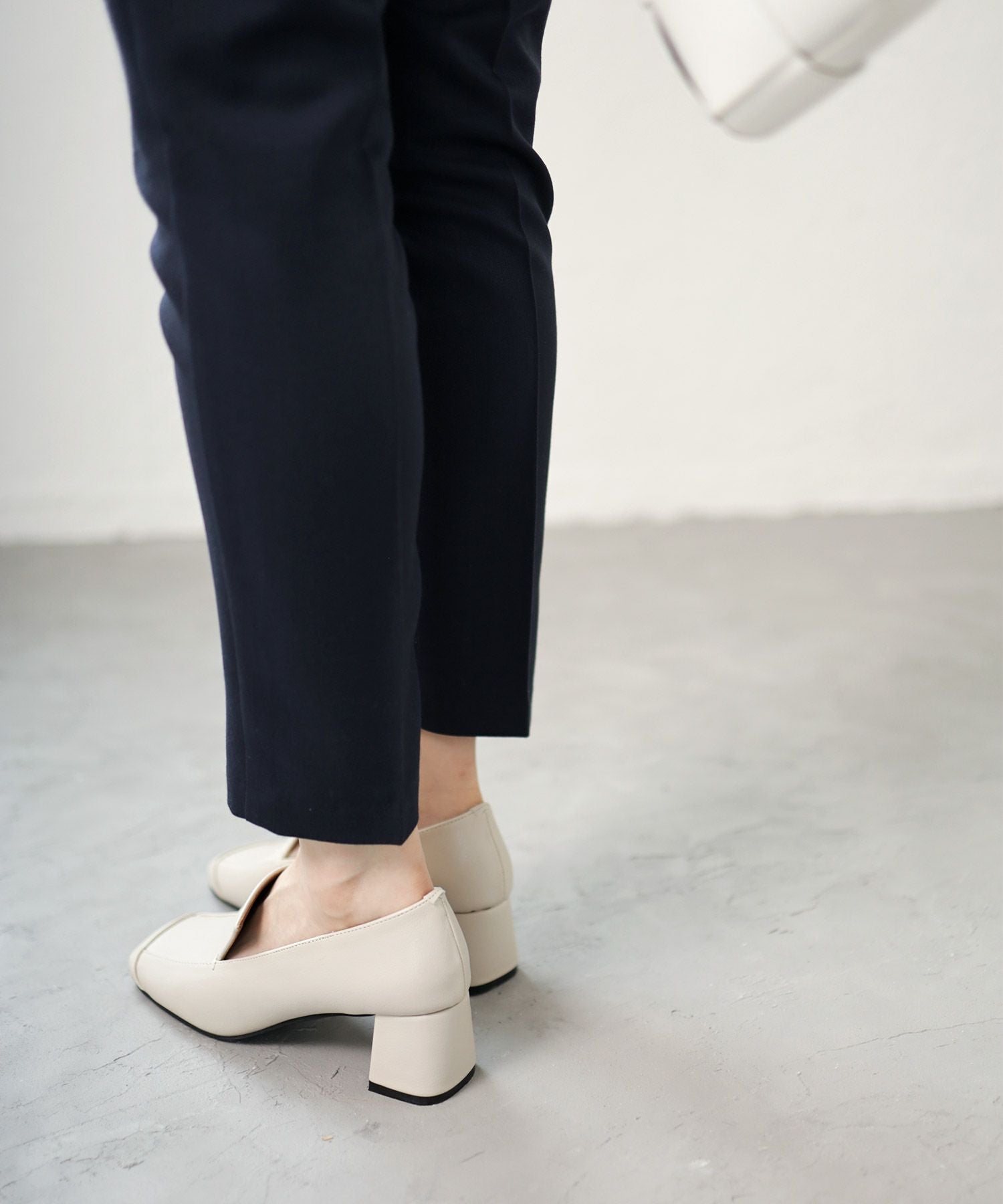 チャンキーヒールスクエアトゥローファーパンプス▲返品交換不可