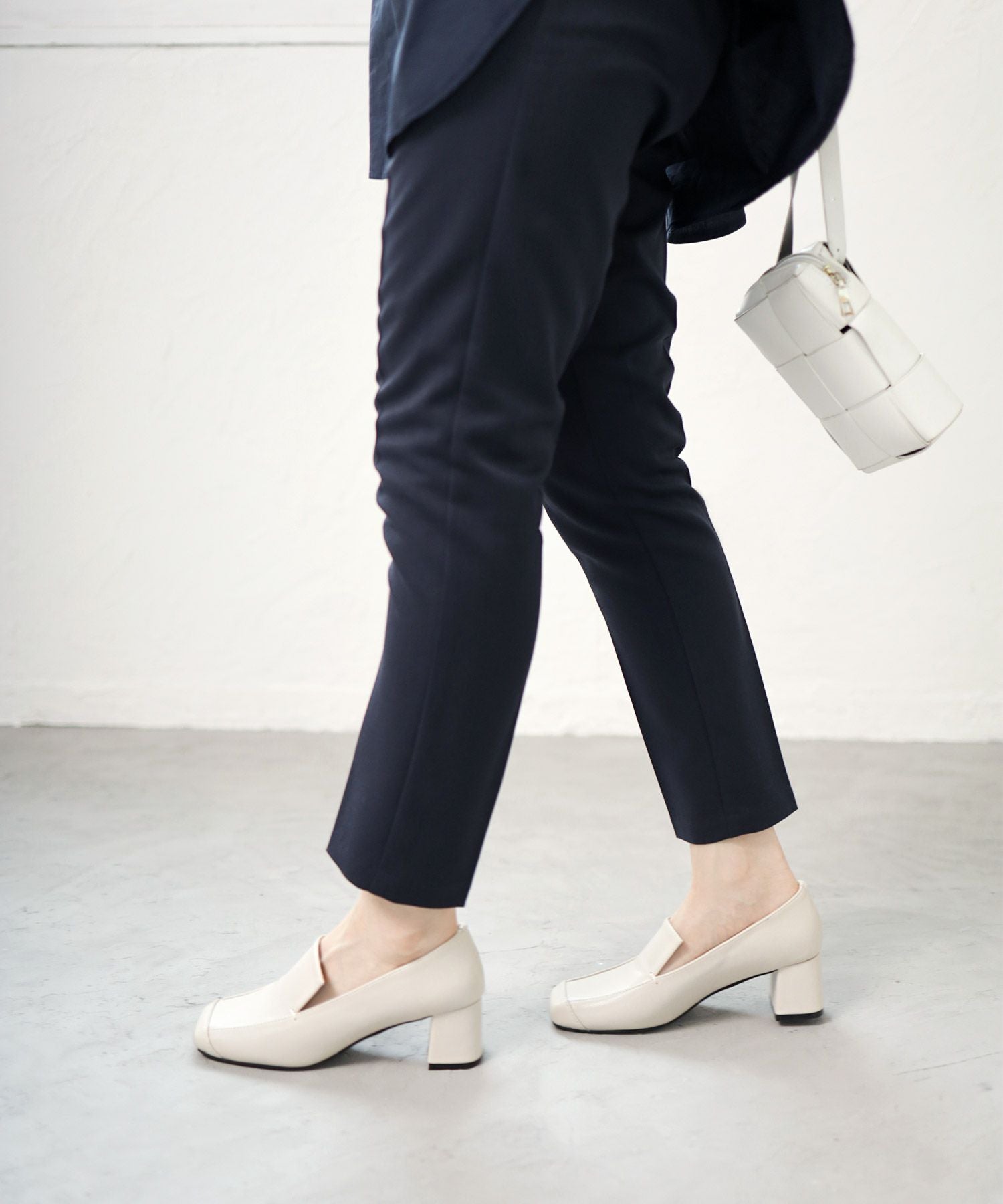 チャンキーヒールスクエアトゥローファーパンプス▲返品交換不可