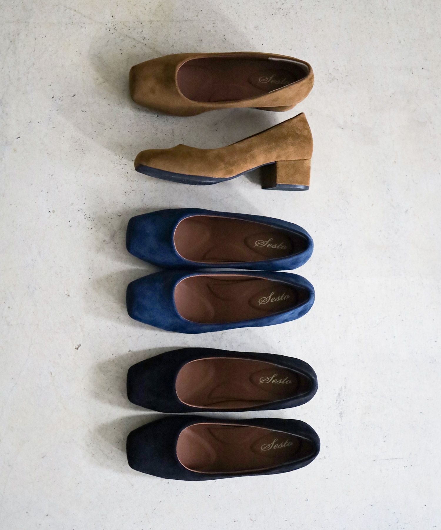 スクエアトゥミドルヒールパンプス