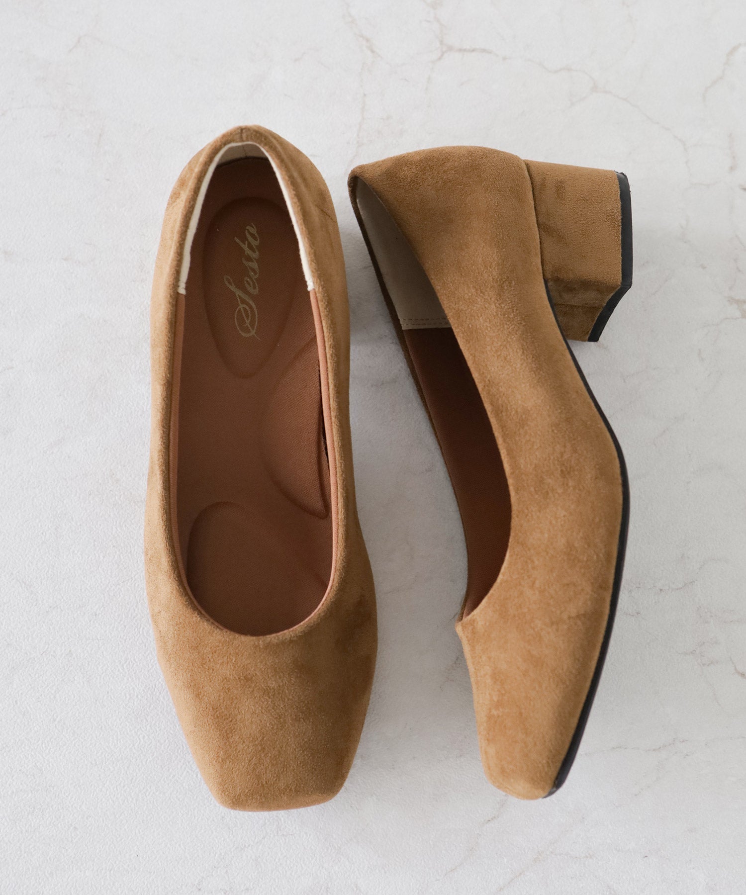 スクエアトゥミドルヒールパンプス