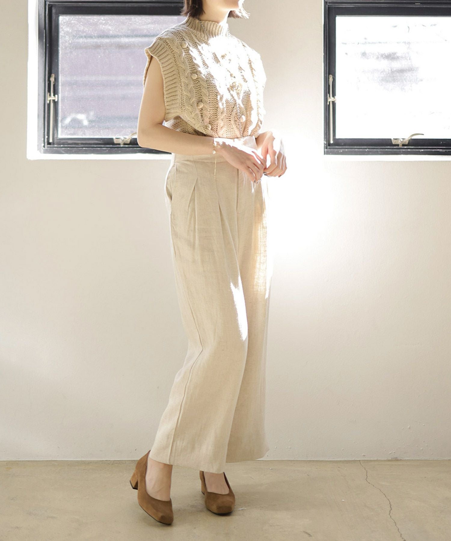 スクエアトゥミドルヒールパンプス