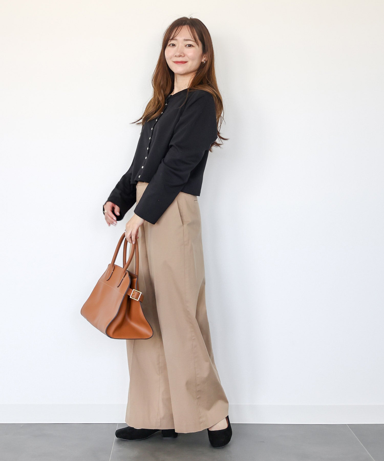 スクエアトゥミドルヒールパンプス