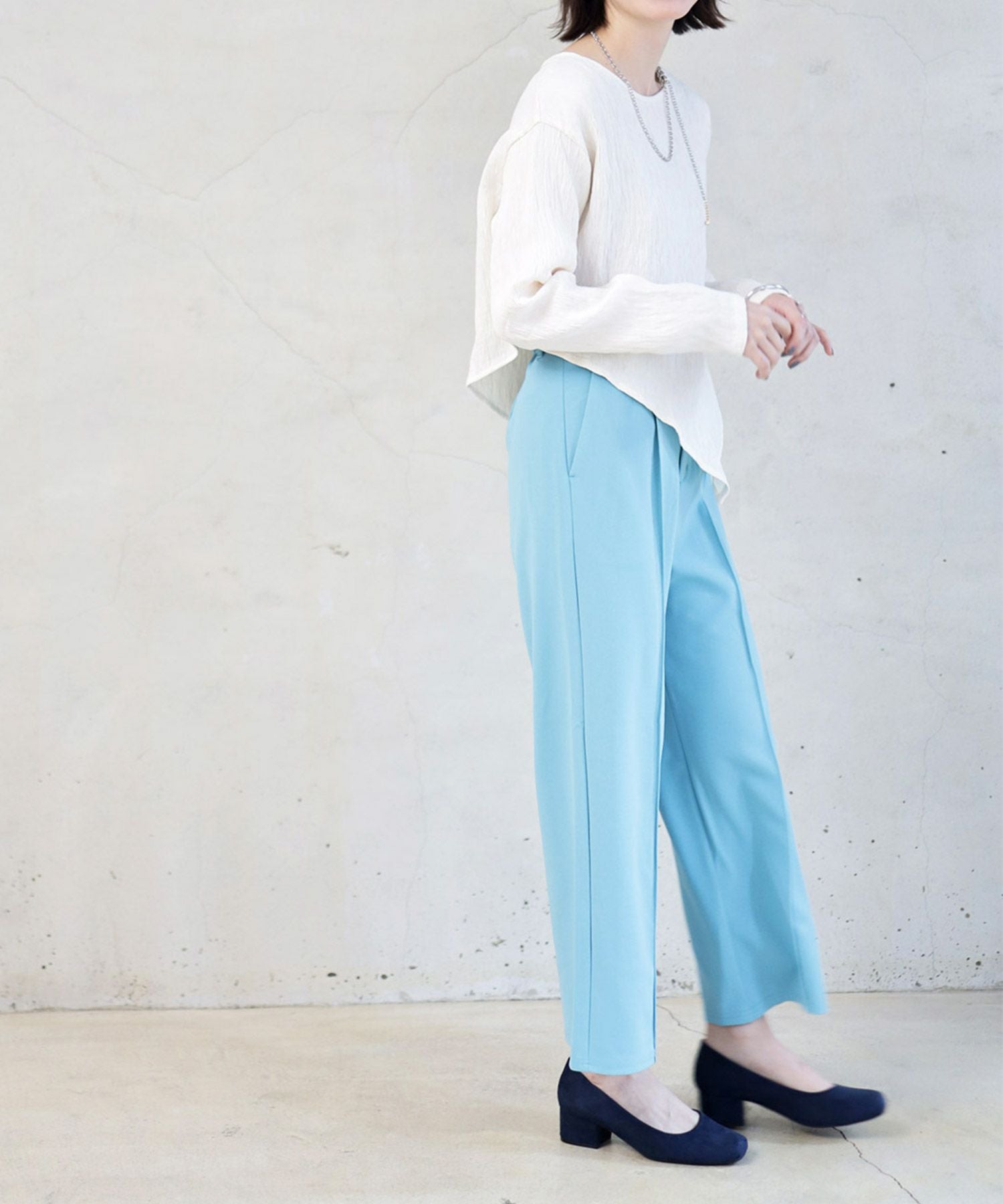 スクエアトゥミドルヒールパンプス