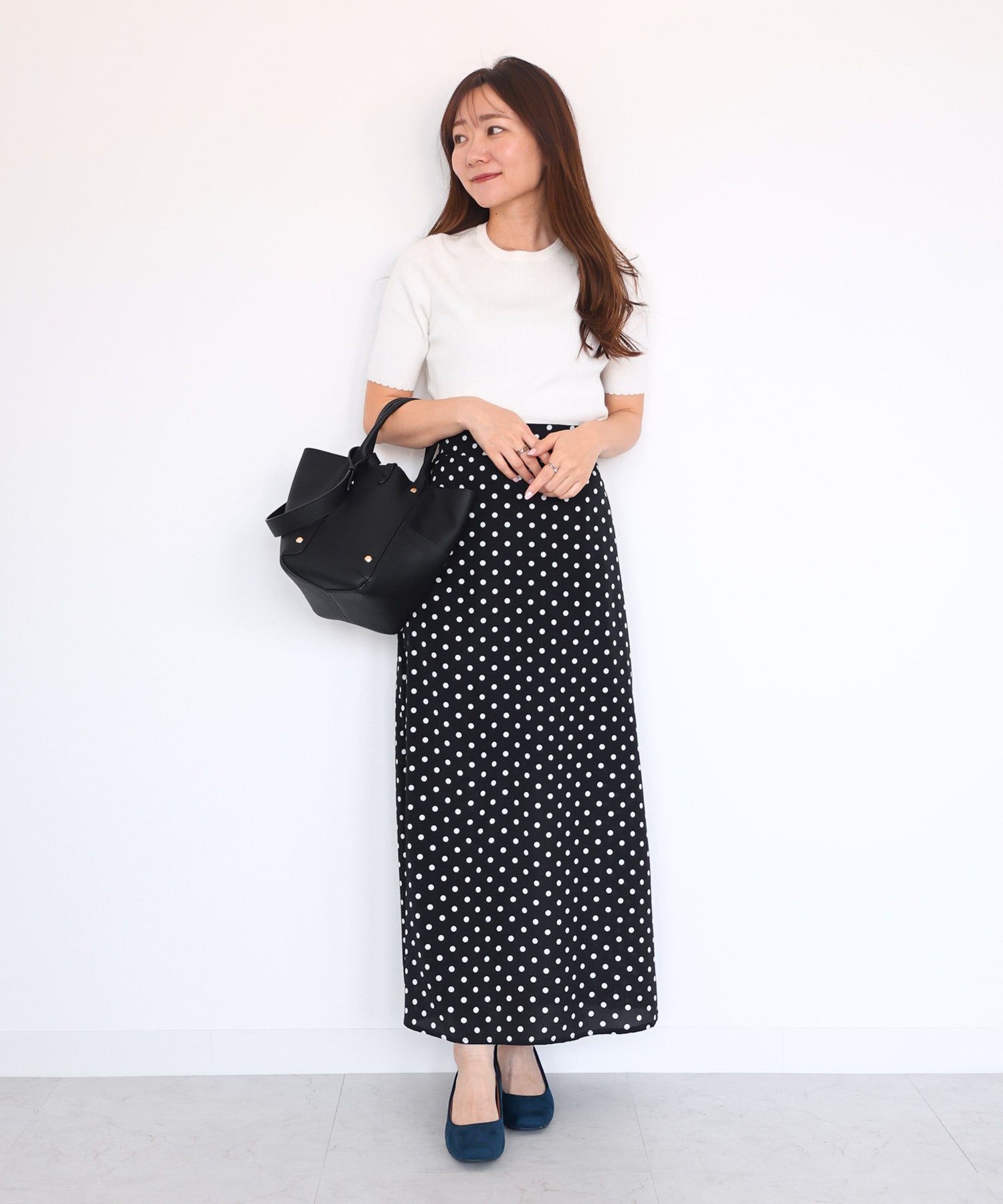 スクエアトゥミドルヒールパンプス