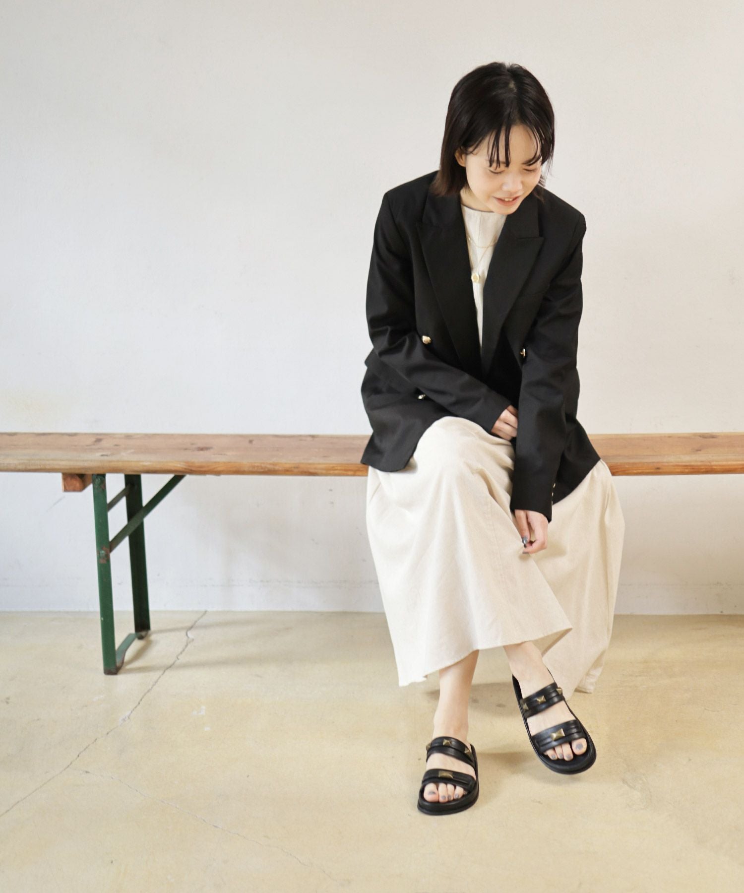 ピラミッドスタッズのフットベッドサンダル▲返品交換不可