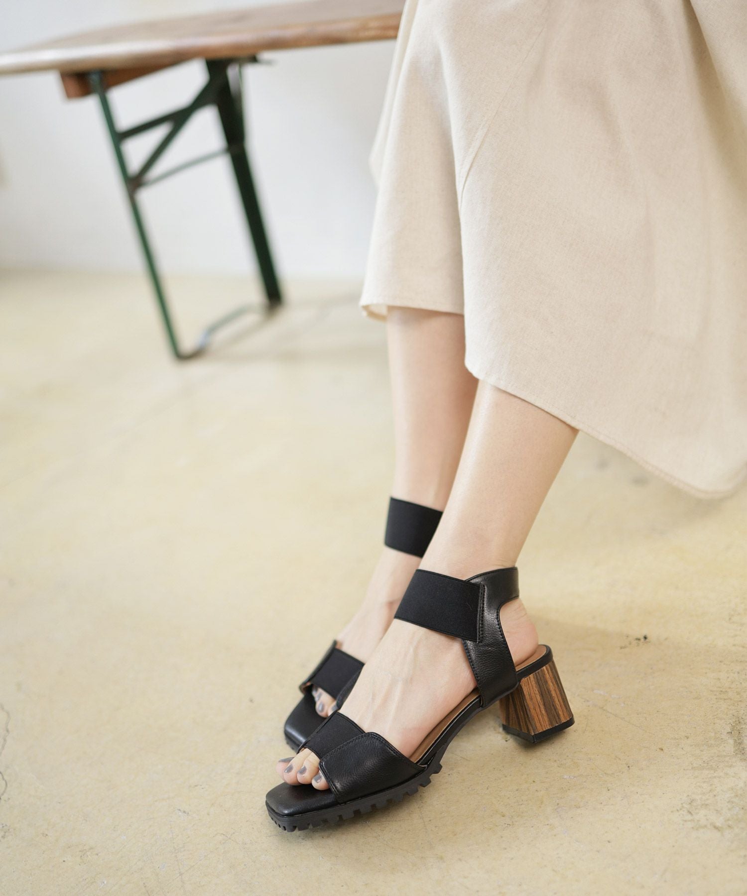 自分の足にフィットする！ゴムフィットチャンキーヒールサンダル 一部4月上旬入荷予定