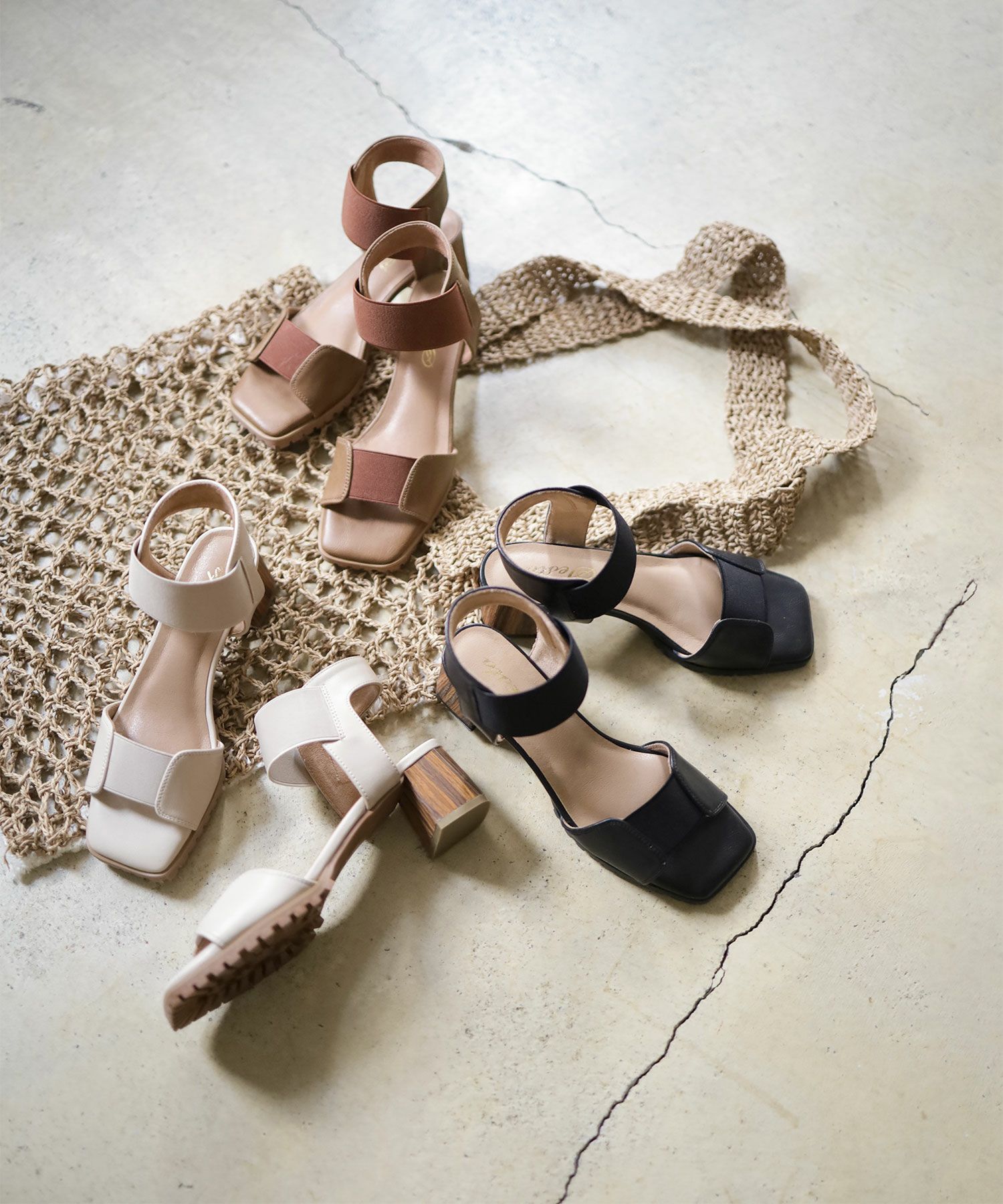 自分の足にフィットする!ゴムフィットチャンキーヒールサンダル 一部4月上旬入荷予定