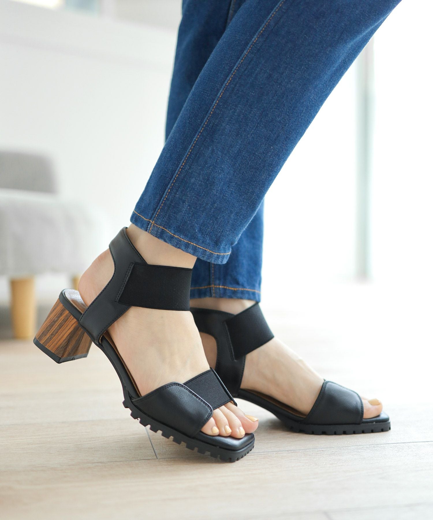 自分の足にフィットする！ゴムフィットチャンキーヒールサンダル 一部4月上旬入荷予定