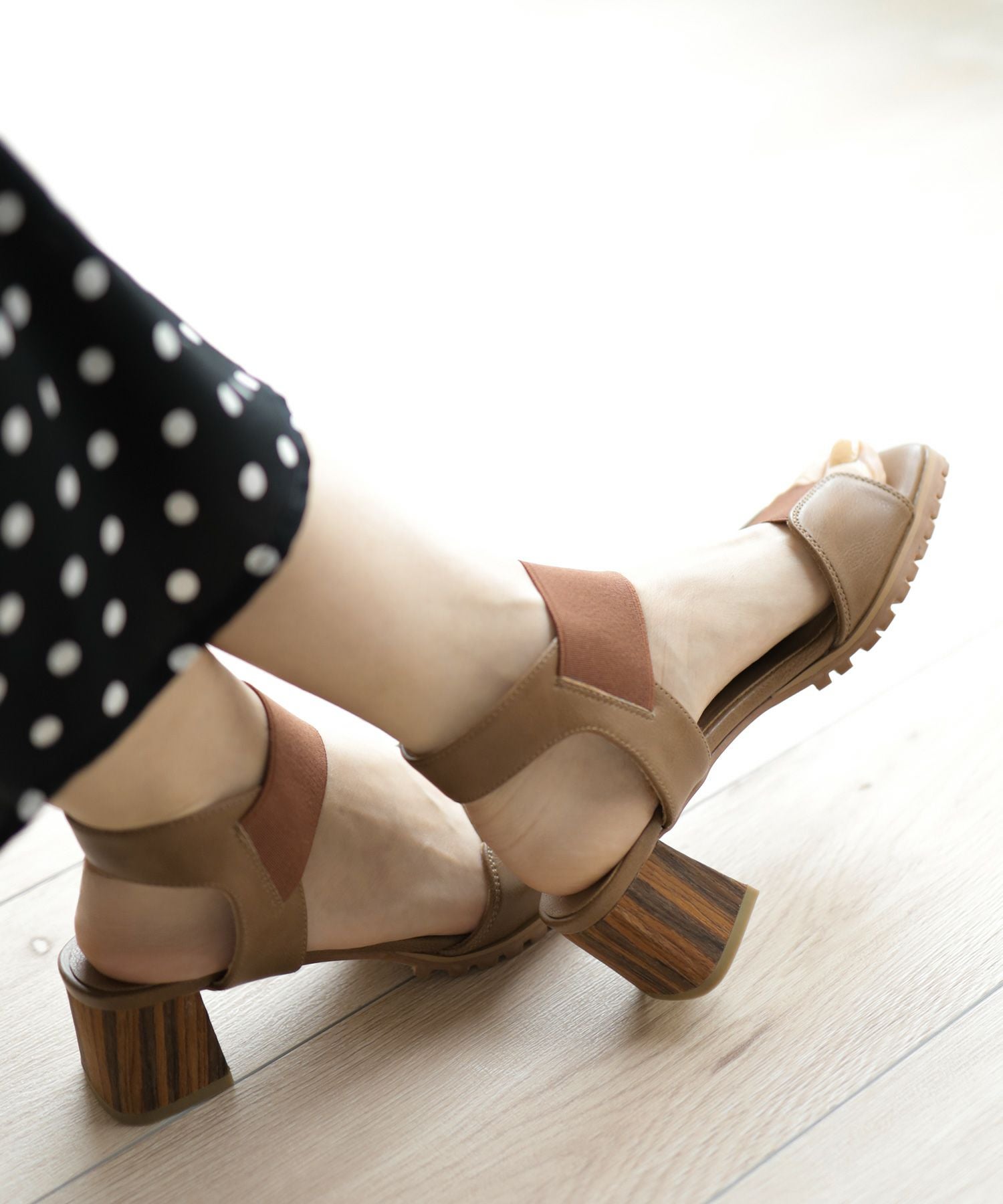 自分の足にフィットする!ゴムフィットチャンキーヒールサンダル 一部4月上旬入荷予定